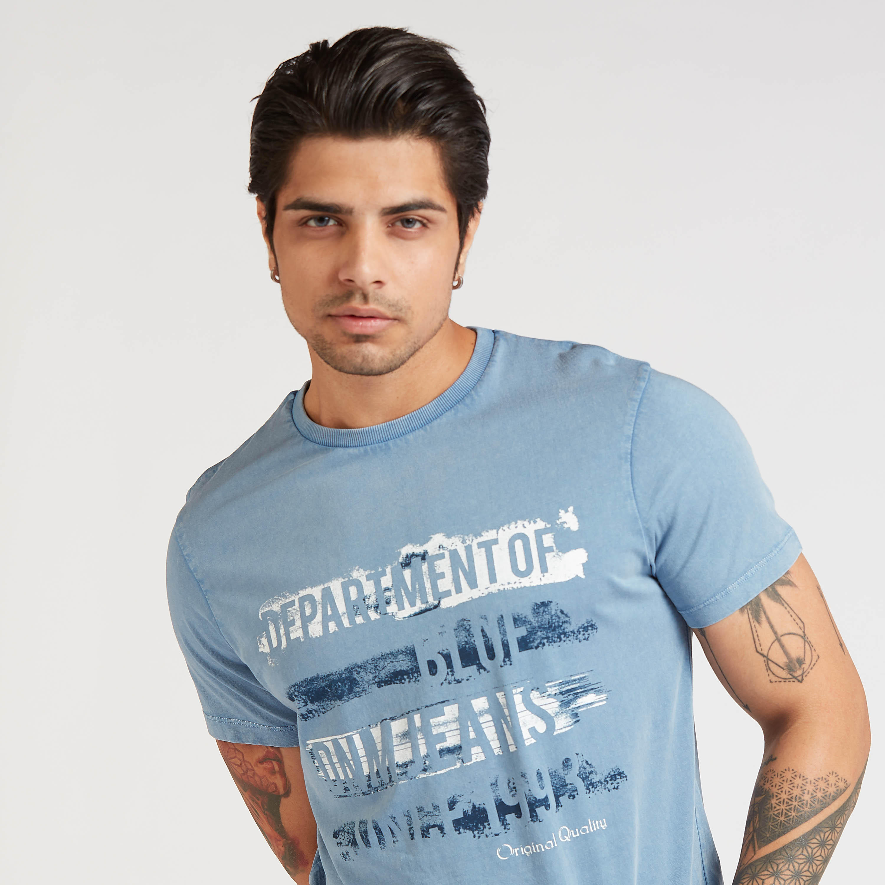 تيشيرت سليم فيت بياقة ضيّقة وأكمام قصيرة وطبعات-men-clothing-tshirtsandpolos-tshirts-image-3
