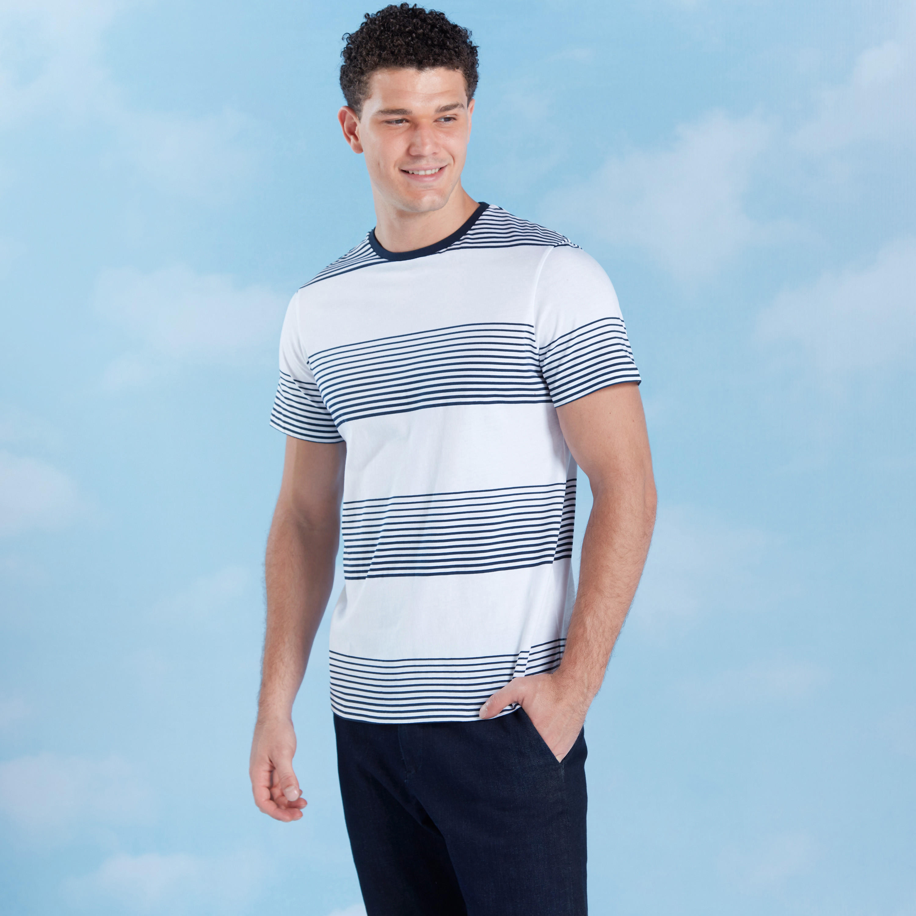 تيشيرت سليم مخطط بياقة ضيّقة وأكمام قصيرة-men-clothing-tshirtsandpolos-tshirts-image-1