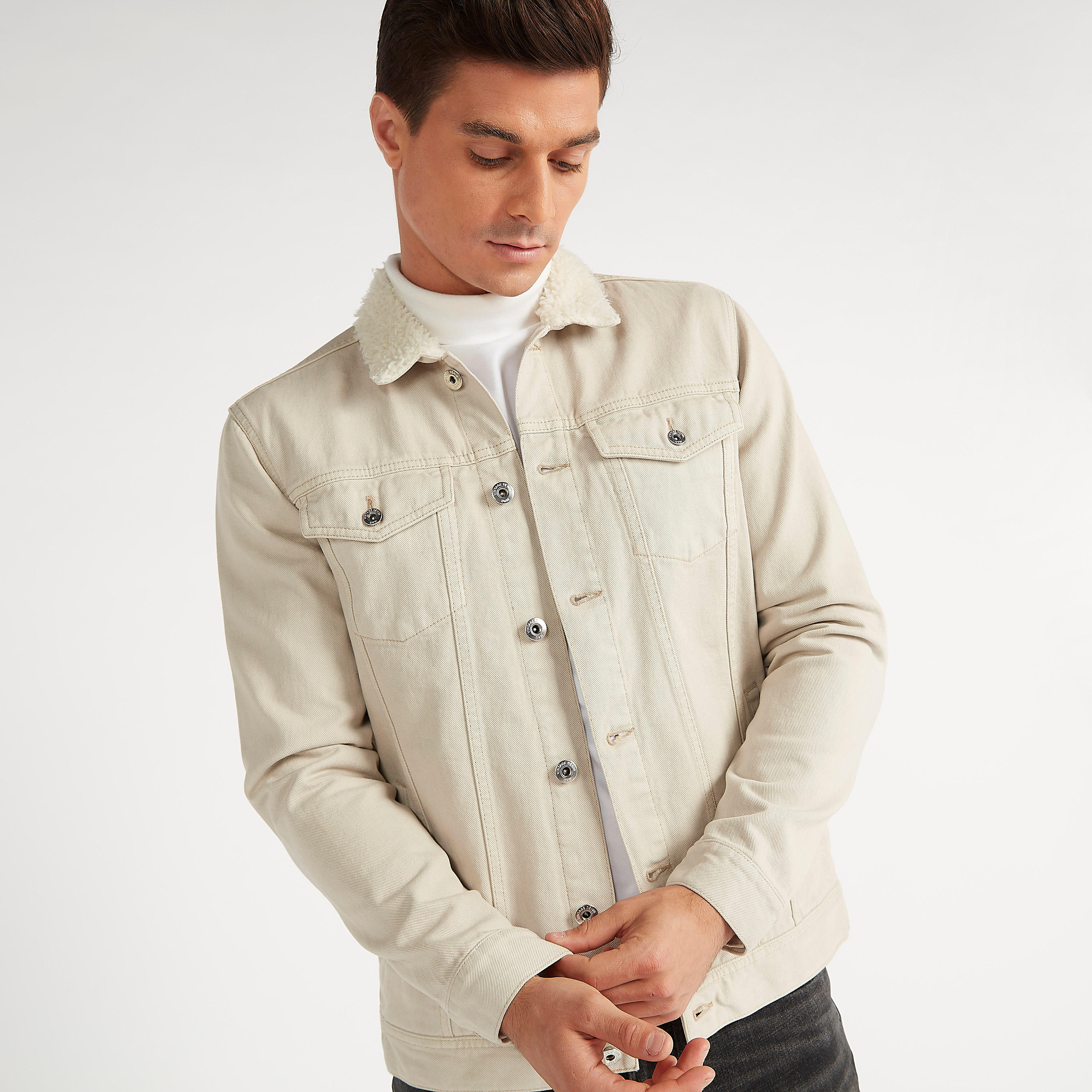 جاكيت مستدام دينم بأكمام طويلة وجيوب بطيّة-men-clothing-jacketsandblazers-jackets-image-1