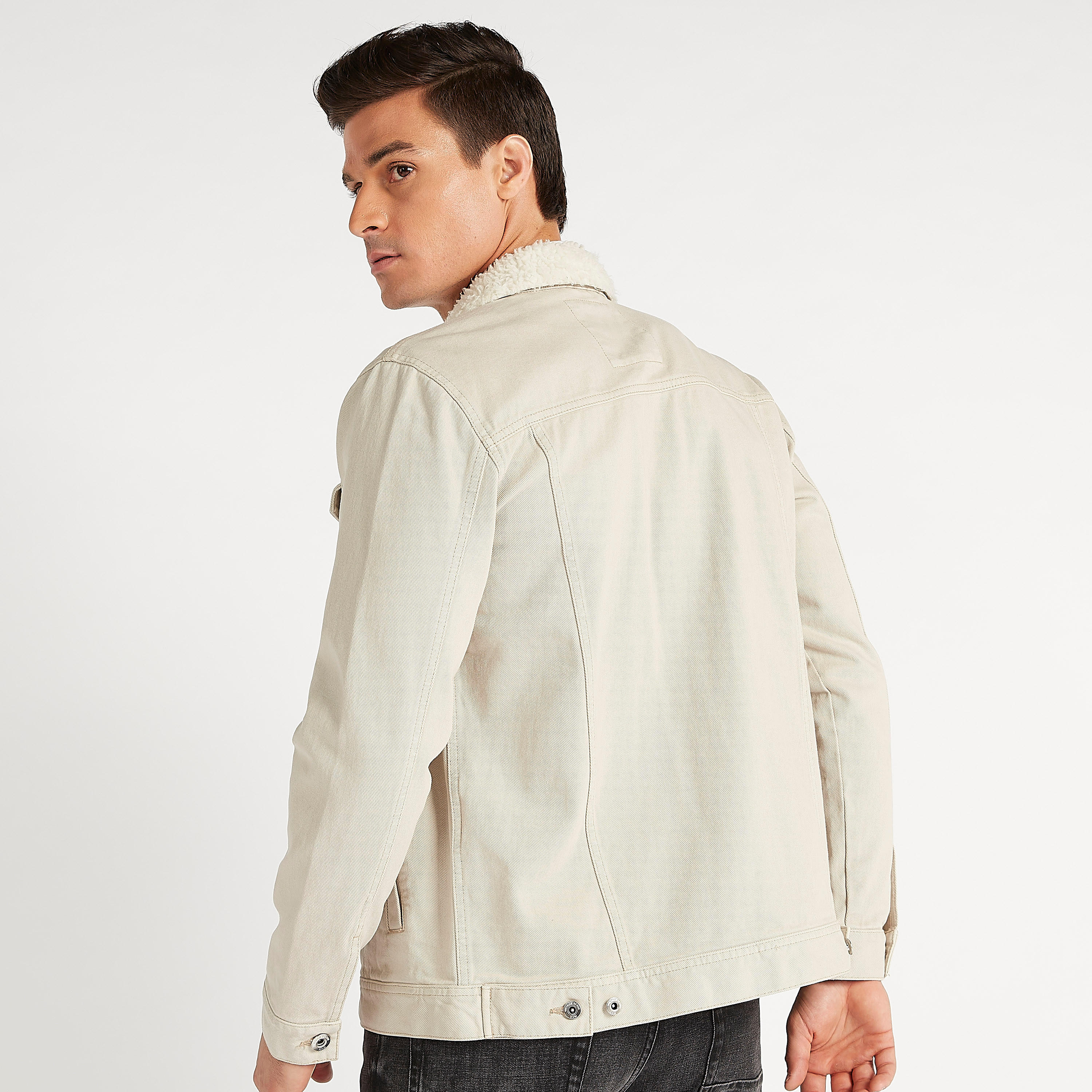 جاكيت مستدام دينم بأكمام طويلة وجيوب بطيّة-men-clothing-jacketsandblazers-jackets-image-4