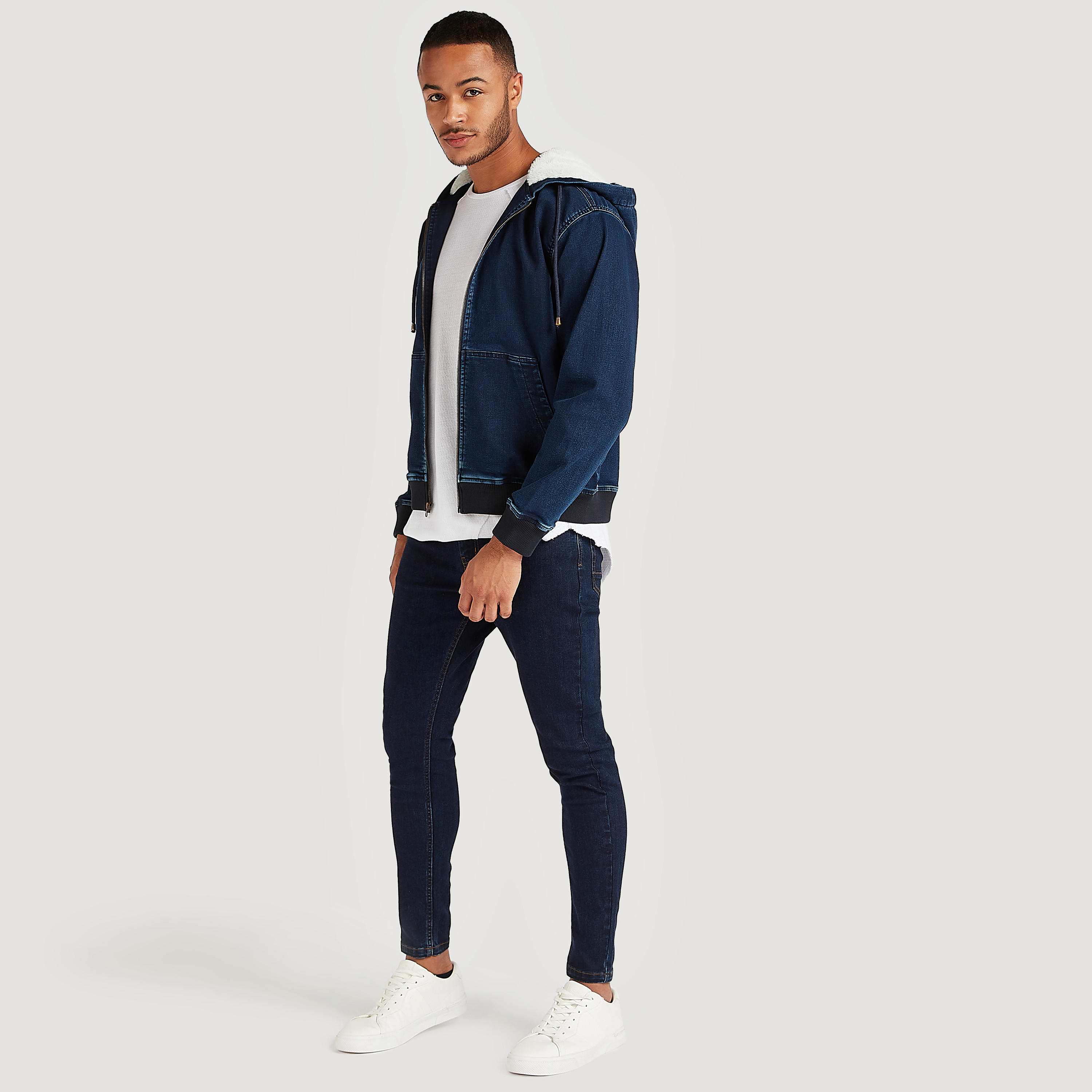 جاكيت مستدام دنيم خفيف بسحّاب إغلاق وقبّعة-men-clothing-jacketsandblazers-jackets-image-2