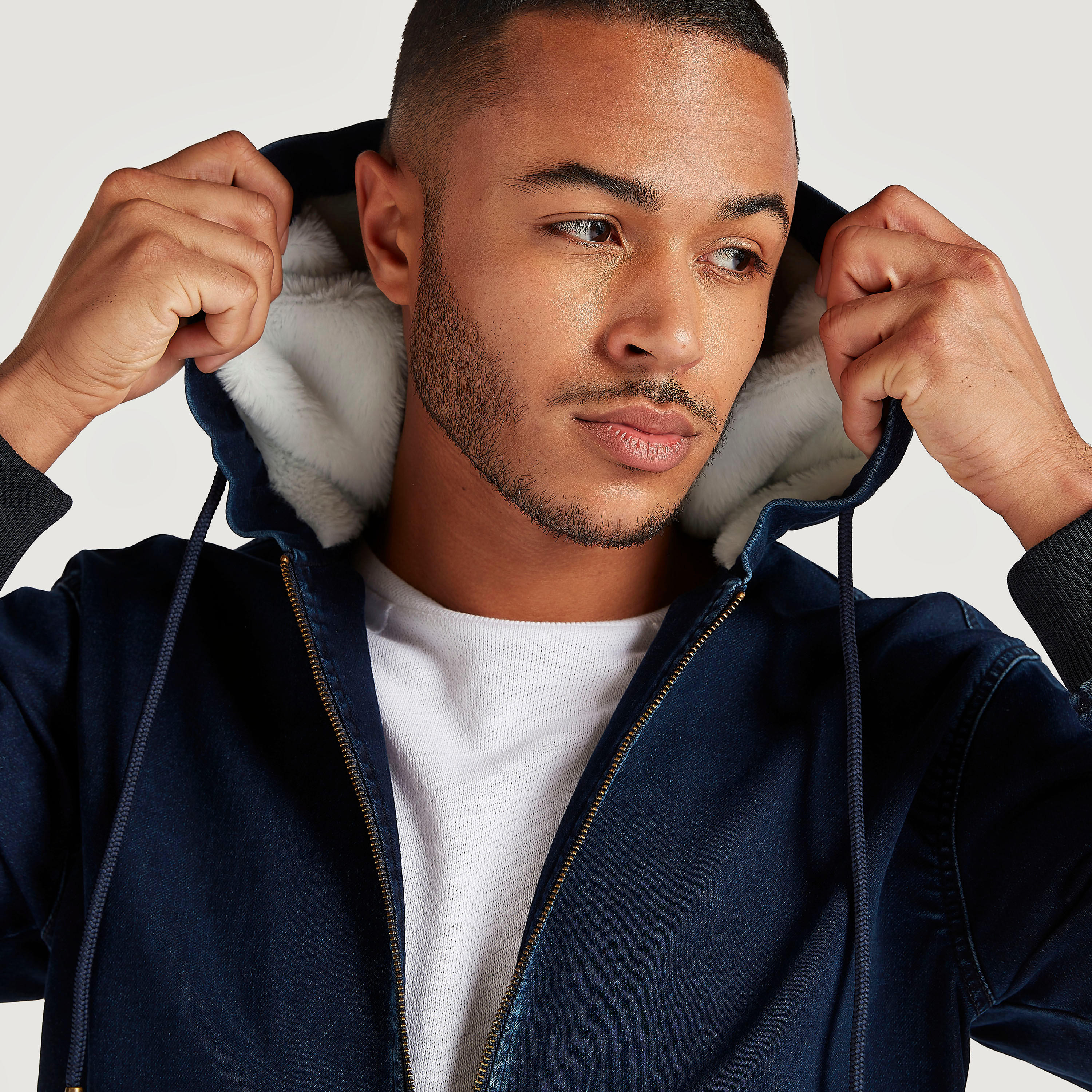 جاكيت مستدام دنيم خفيف بسحّاب إغلاق وقبّعة-men-clothing-jacketsandblazers-jackets-image-5