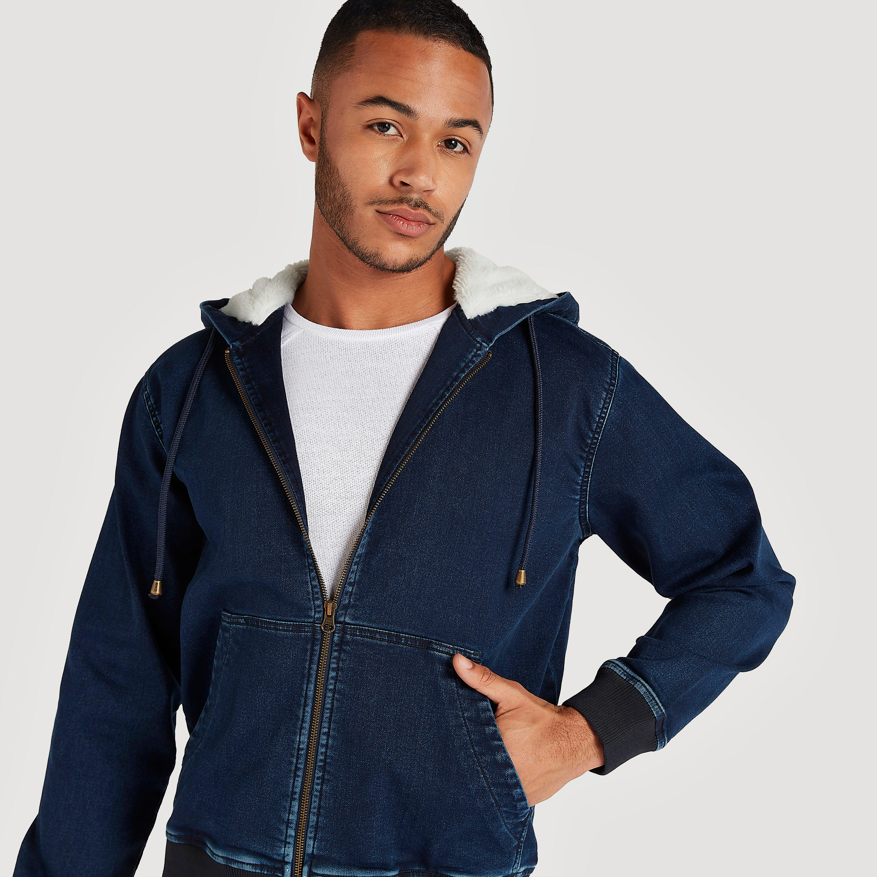 جاكيت مستدام دنيم خفيف بسحّاب إغلاق وقبّعة-men-clothing-jacketsandblazers-jackets-image-6
