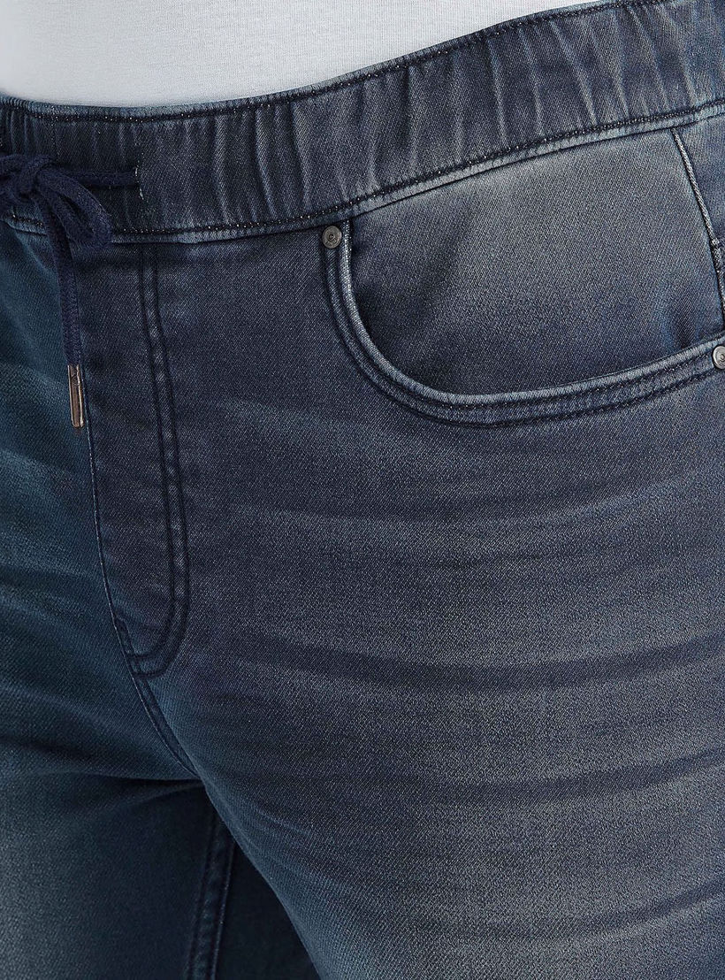 بنطلون رياضي سادة دنيم بجيوب ورباط إغلاق-men-clothing-bottoms-jeans-image-5