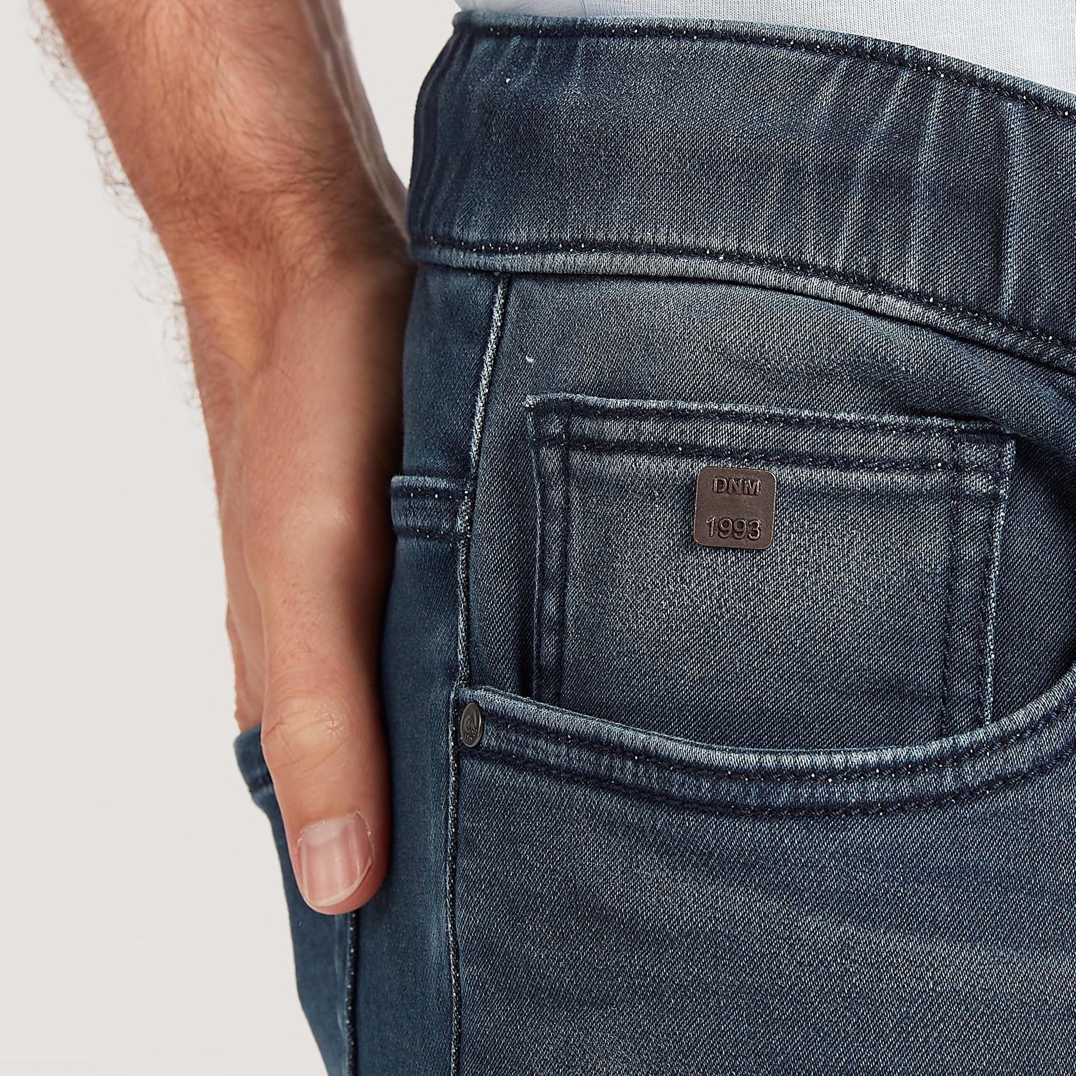بنطلون رياضي سادة دنيم بجيوب ورباط إغلاق-men-clothing-bottoms-jeans-image-3