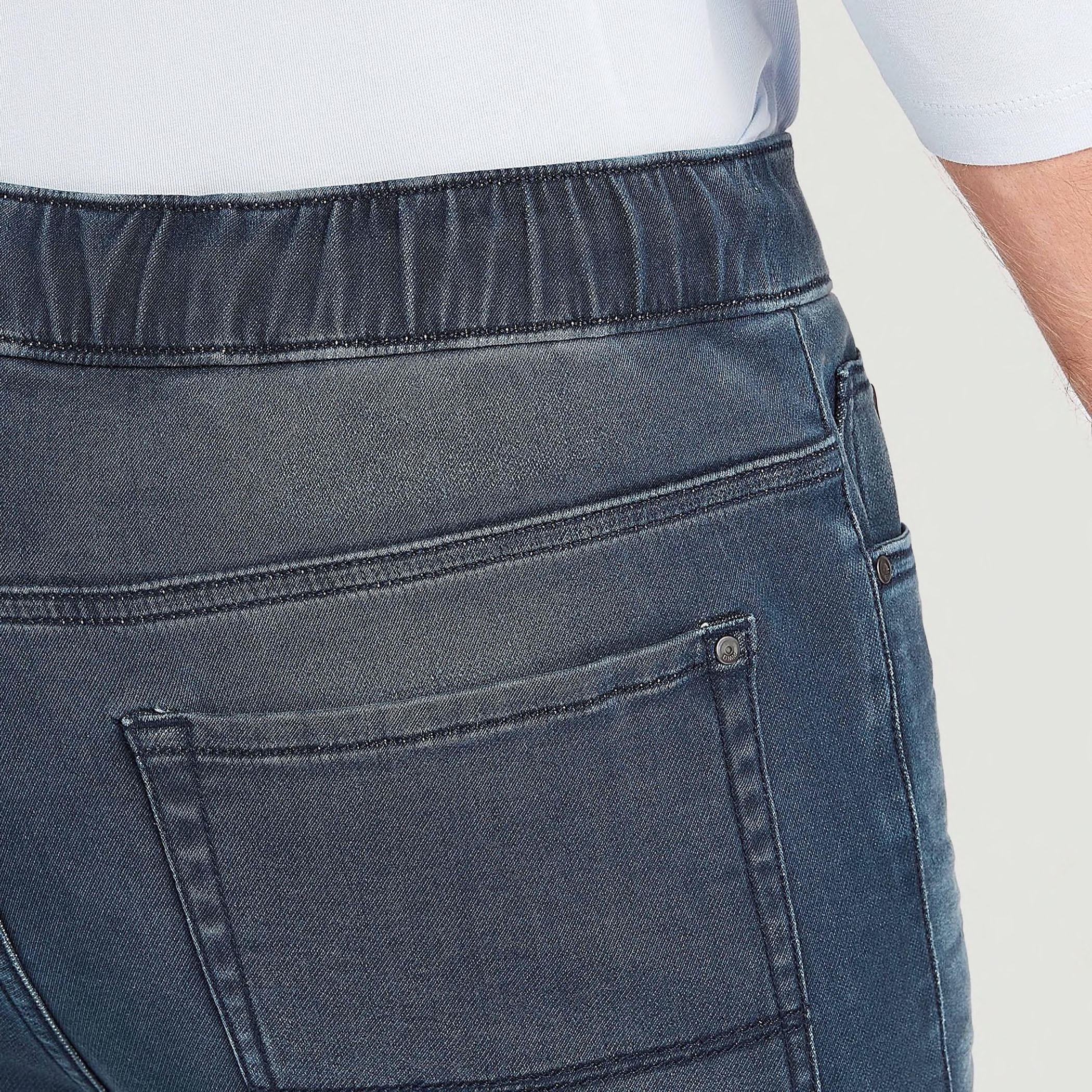 بنطلون رياضي سادة دنيم بجيوب ورباط إغلاق-men-clothing-bottoms-jeans-image-1
