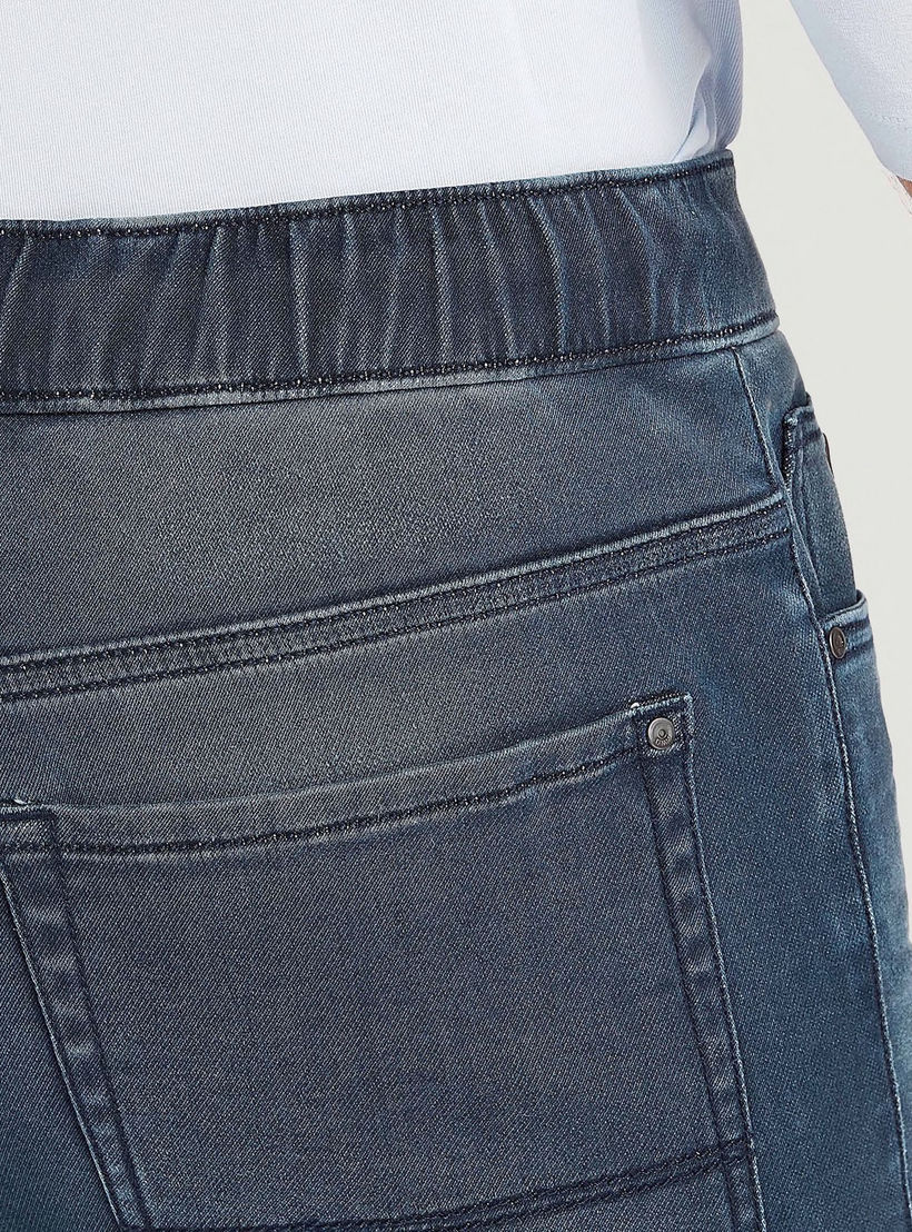 بنطلون رياضي سادة دنيم بجيوب ورباط إغلاق-men-clothing-bottoms-jeans-image-1
