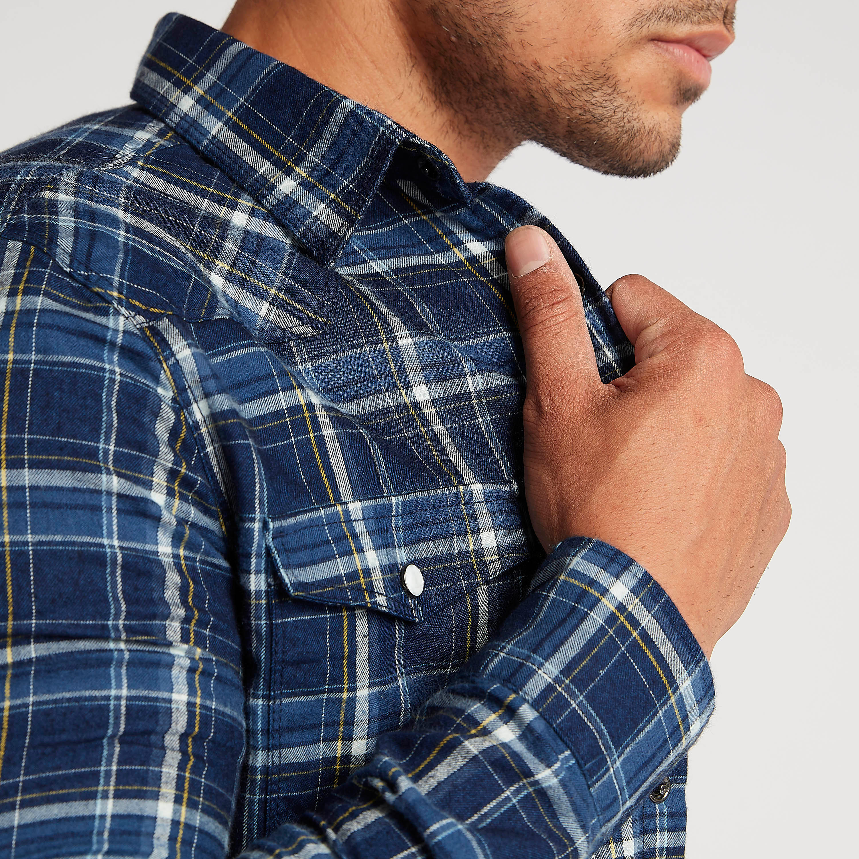 قميص كاروهات بجيوب وأكمام طويلة-men-clothing-shirts-image-3
