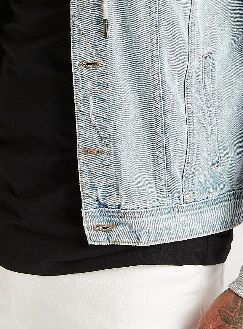 جاكيت دنيم سادة بزر إغلاق وقبّعة-men-clothing-jacketsandblazers-jackets-image-4