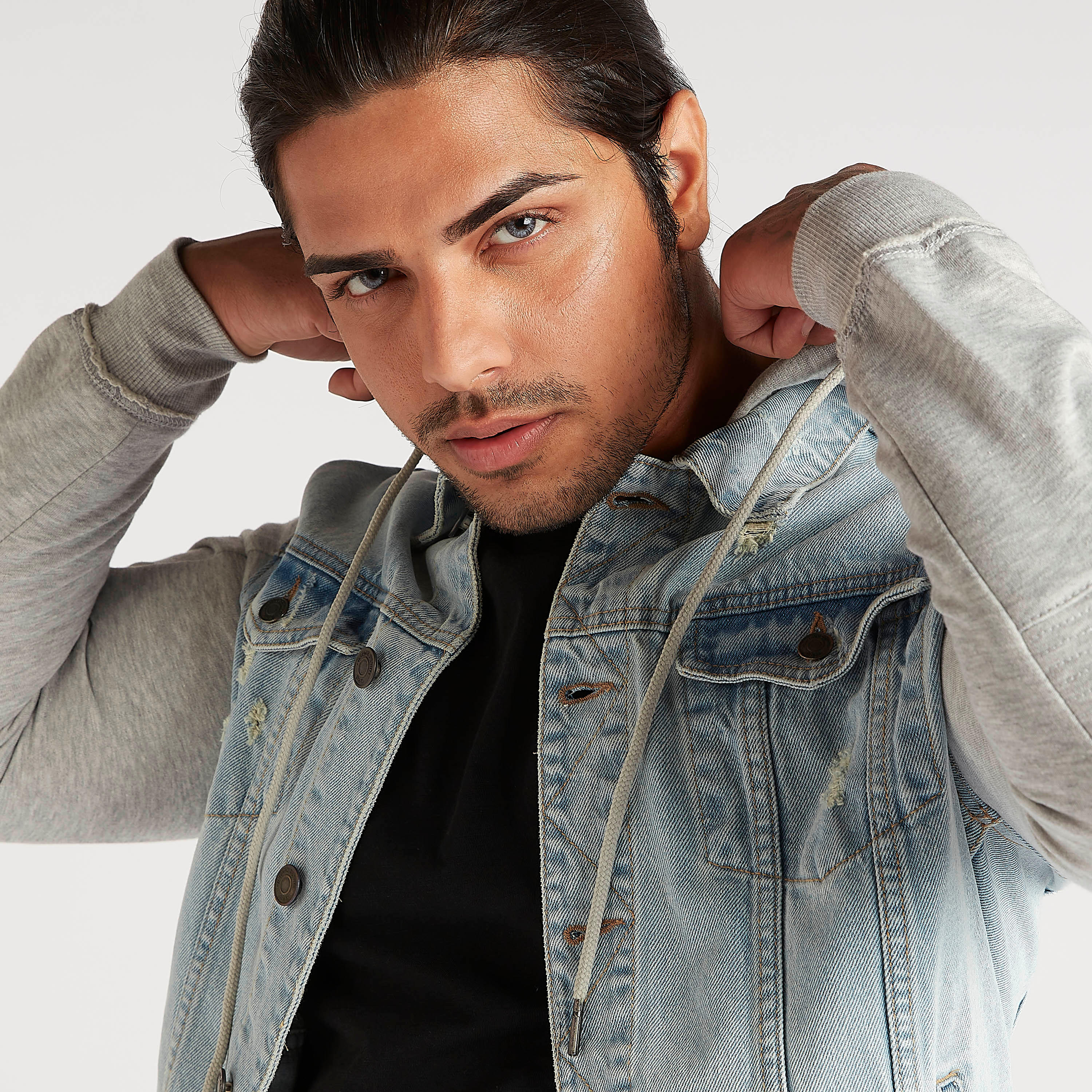 جاكيت دنيم سادة بزر إغلاق وقبّعة-men-clothing-jacketsandblazers-jackets-image-3