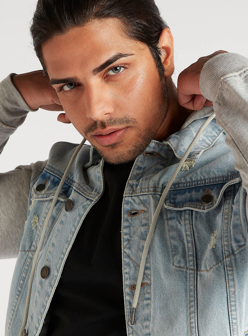 جاكيت دنيم سادة بزر إغلاق وقبّعة-men-clothing-jacketsandblazers-jackets-image-3