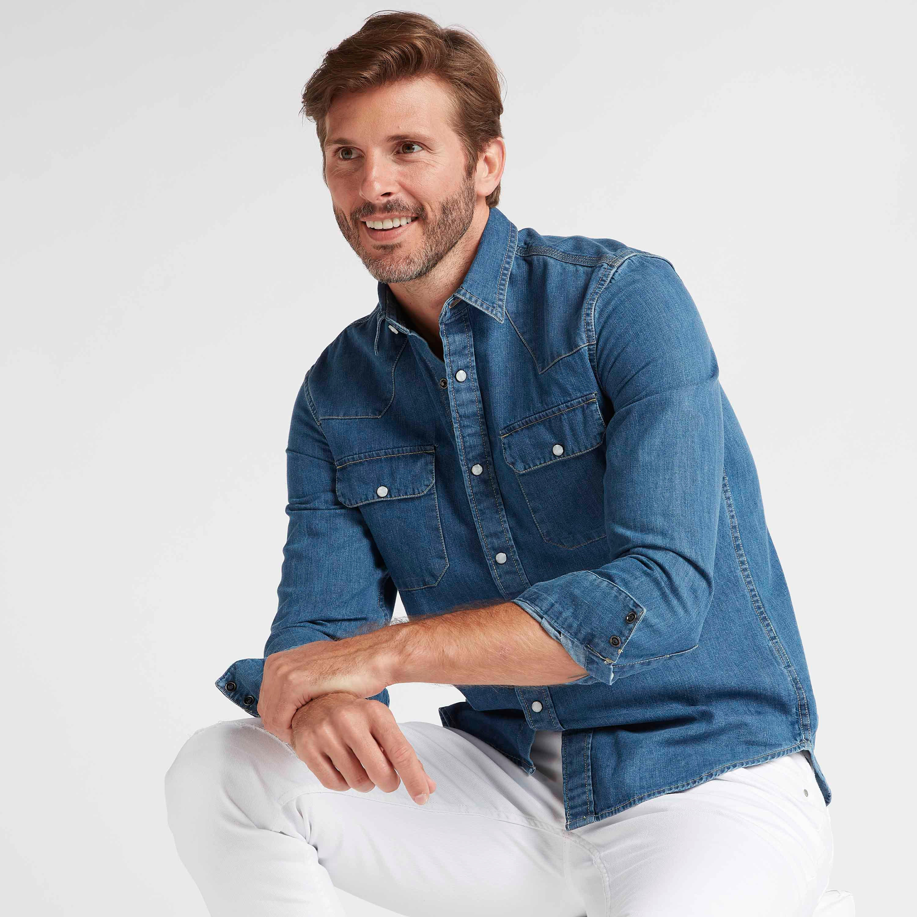 قميص بزر سفلي بأكمام طويلة وجيوب بطيّة-men-clothing-shirts-image-1