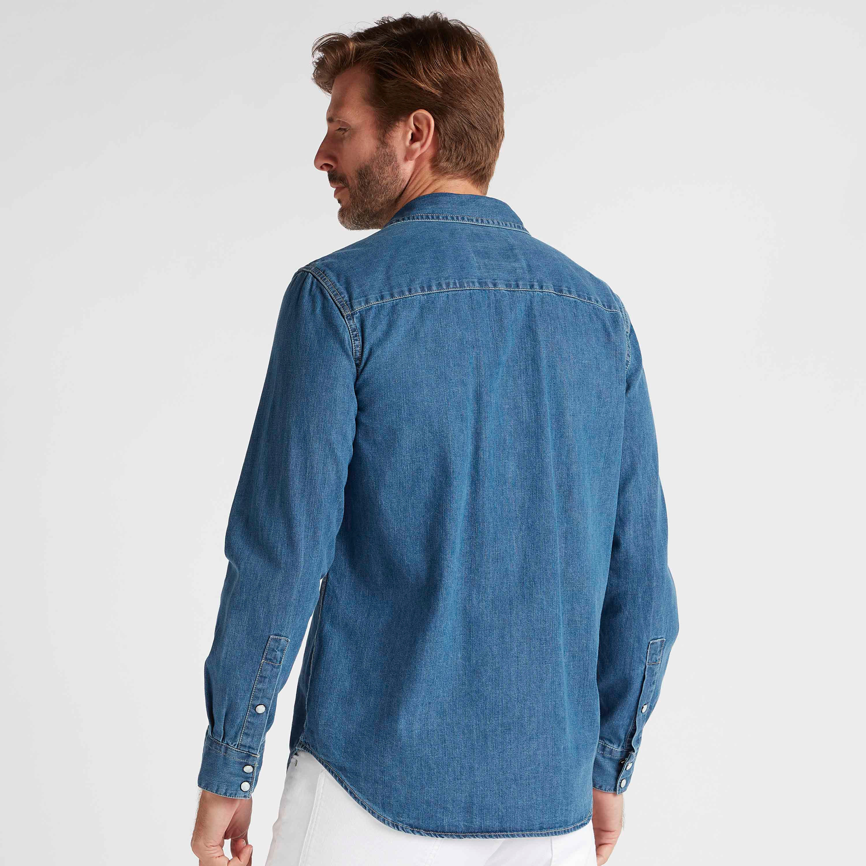 قميص بزر سفلي بأكمام طويلة وجيوب بطيّة-men-clothing-shirts-image-4