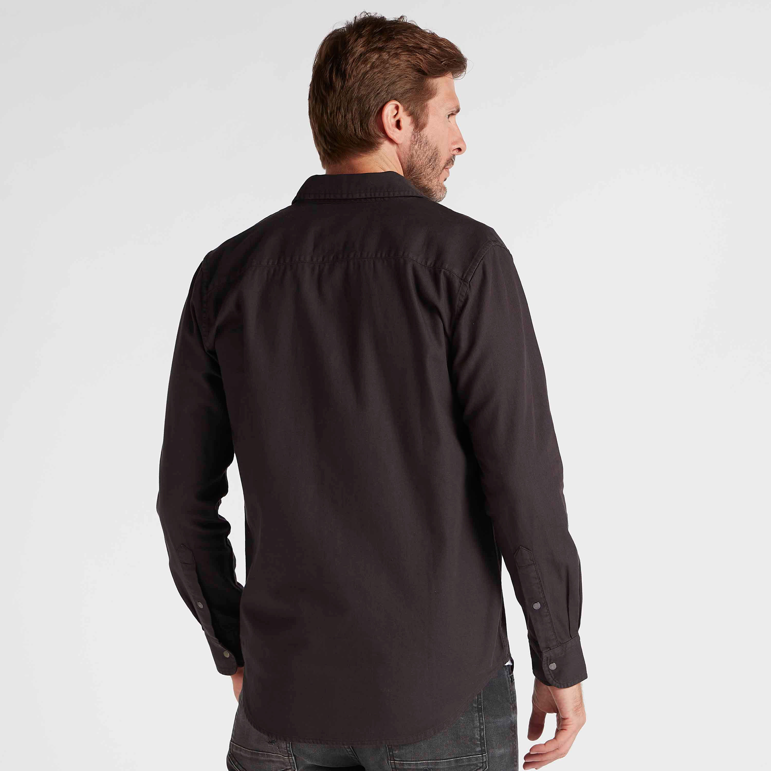 قميص سادة بقصّة سليم وأكمام طويلة وجيوب بطيّة-men-clothing-shirts-image-4