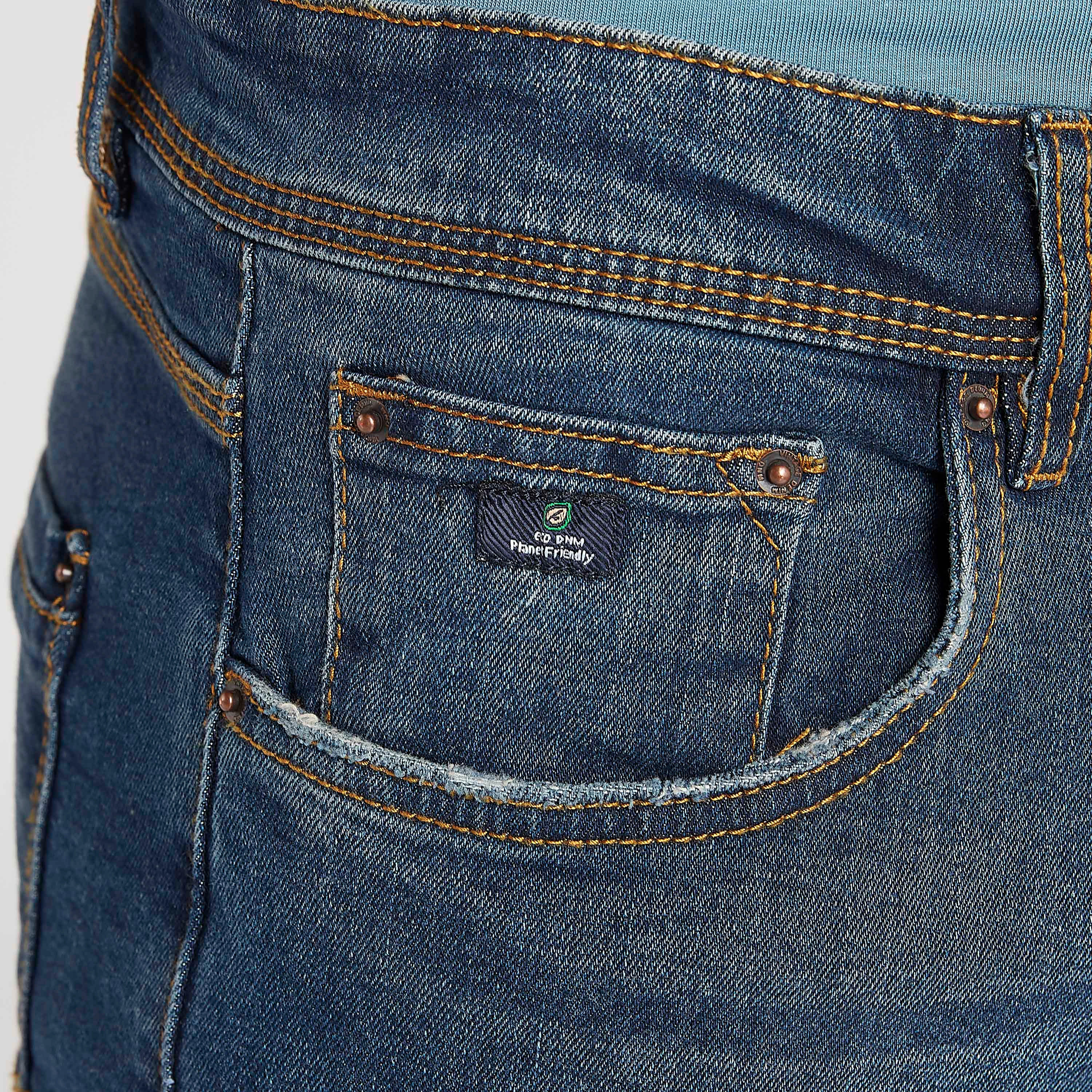 شورت دنيم سادة بجيوب من لي كوبر-men-clothing-bottoms-shorts-image-1