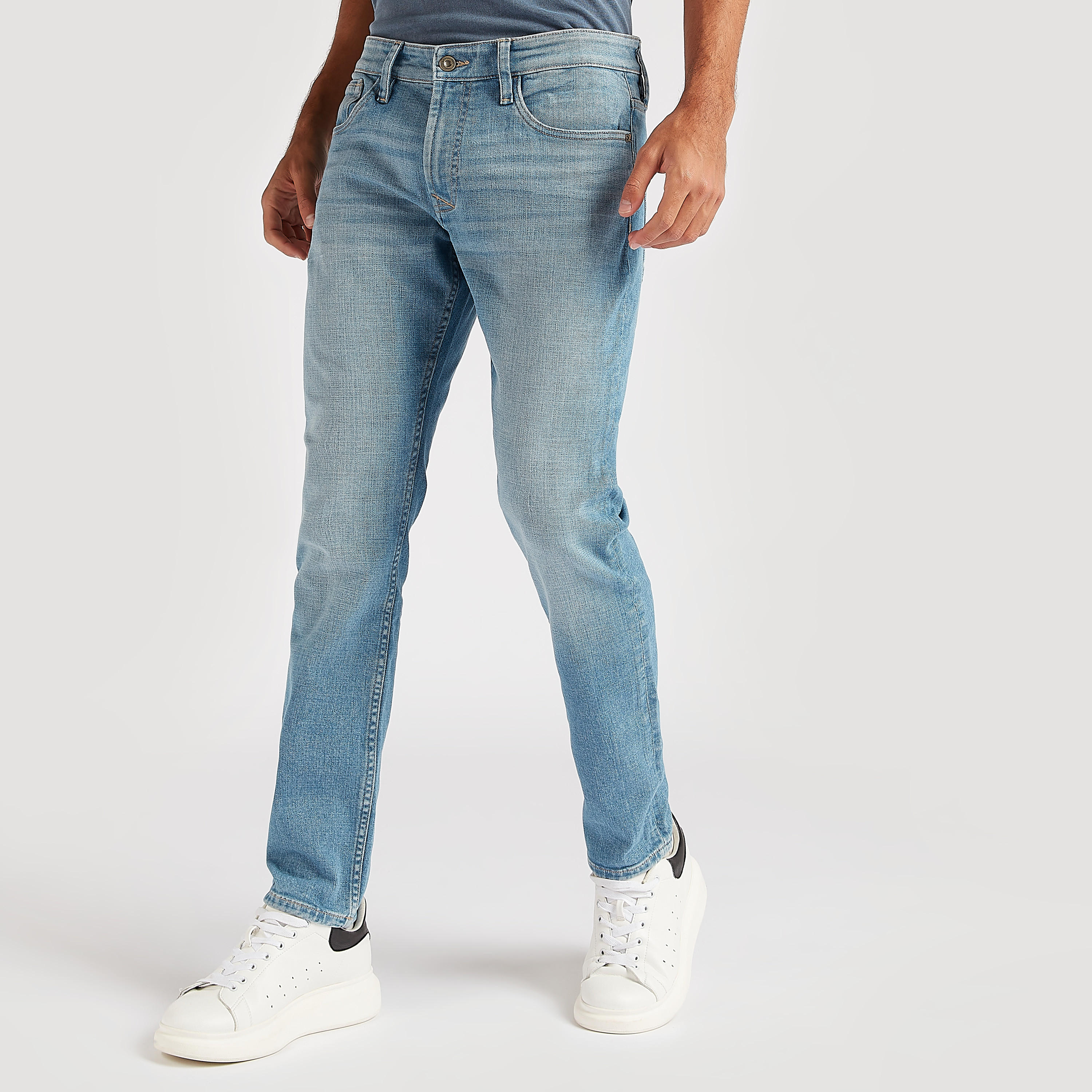 بنطلون جينز بقصة سليم بخصر منخفض وجيوب-men-clothing-bottoms-jeans-image-4