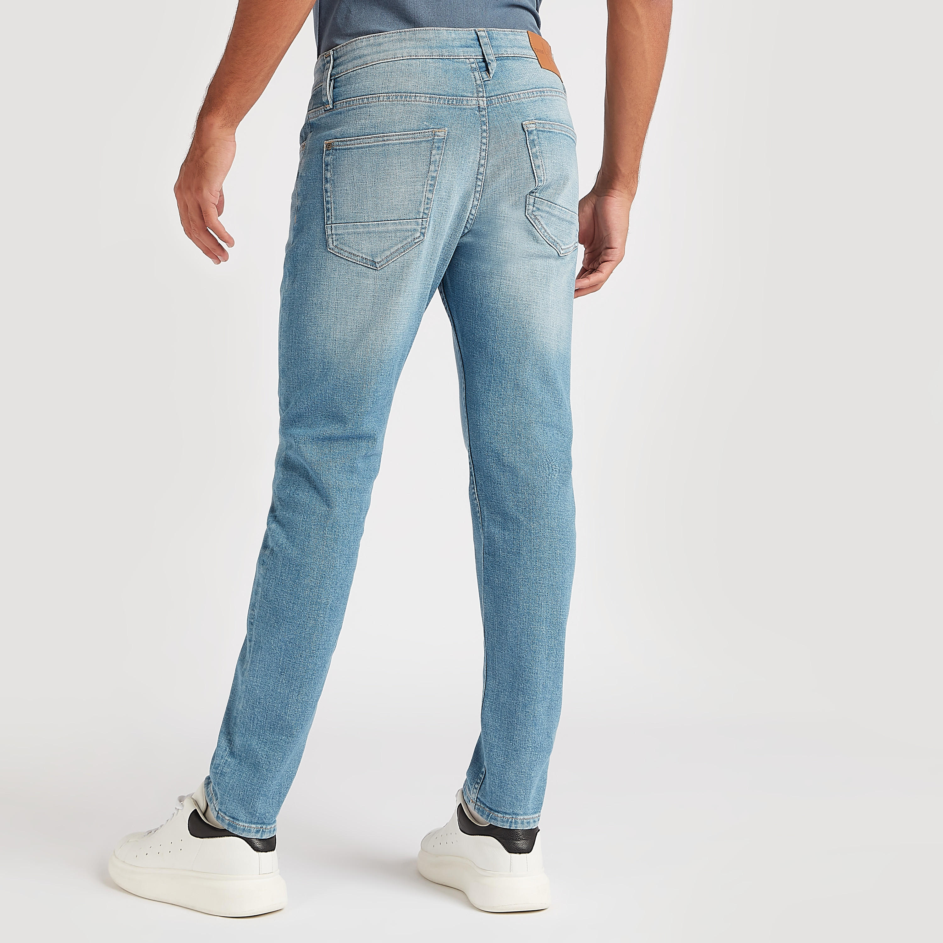 بنطلون جينز بقصة سليم بخصر منخفض وجيوب-men-clothing-bottoms-jeans-image-1