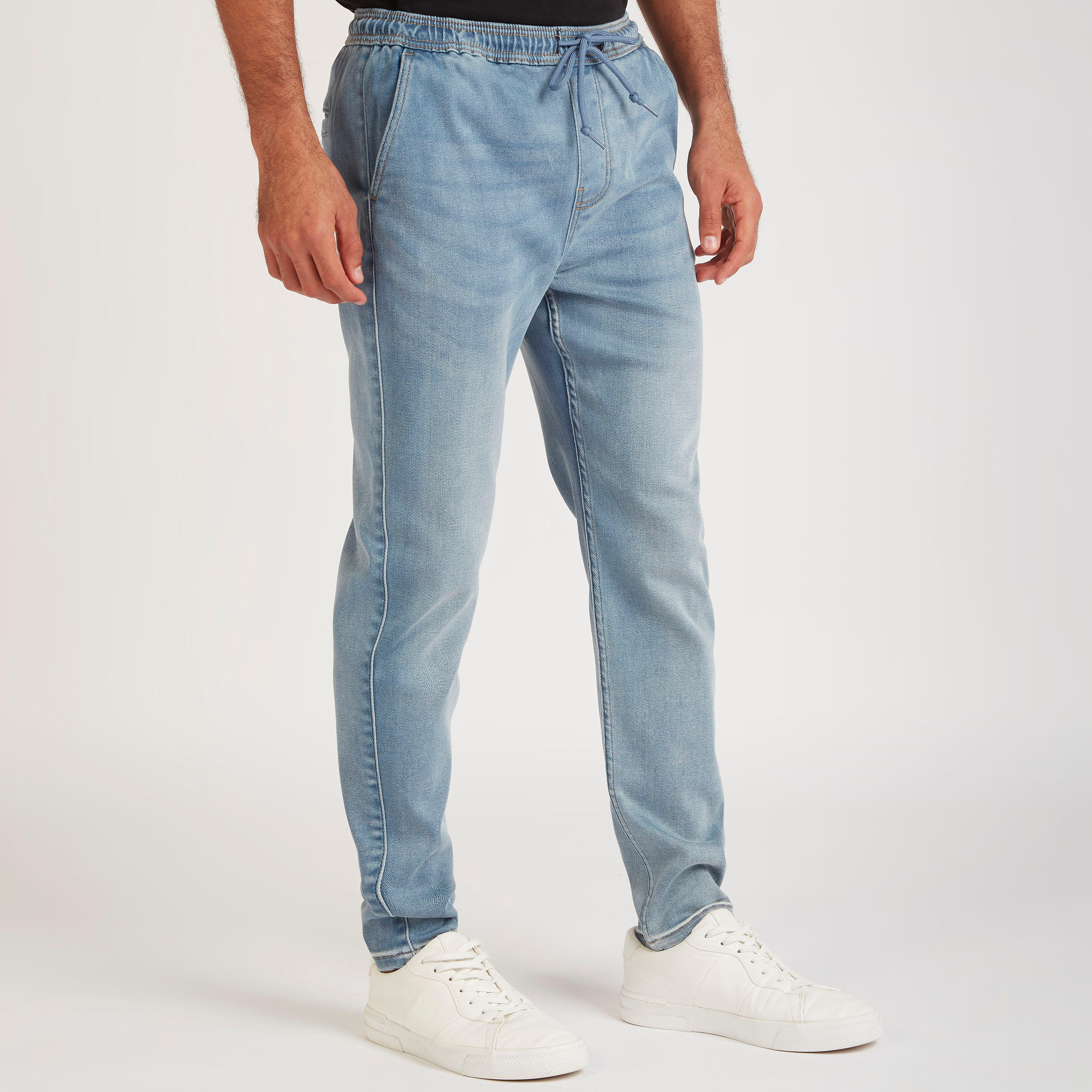 بنطلون جينز دنيم سادة برباط إغلاق وخصر متوسّط الارتفاع-men-clothing-bottoms-jeans-image-4