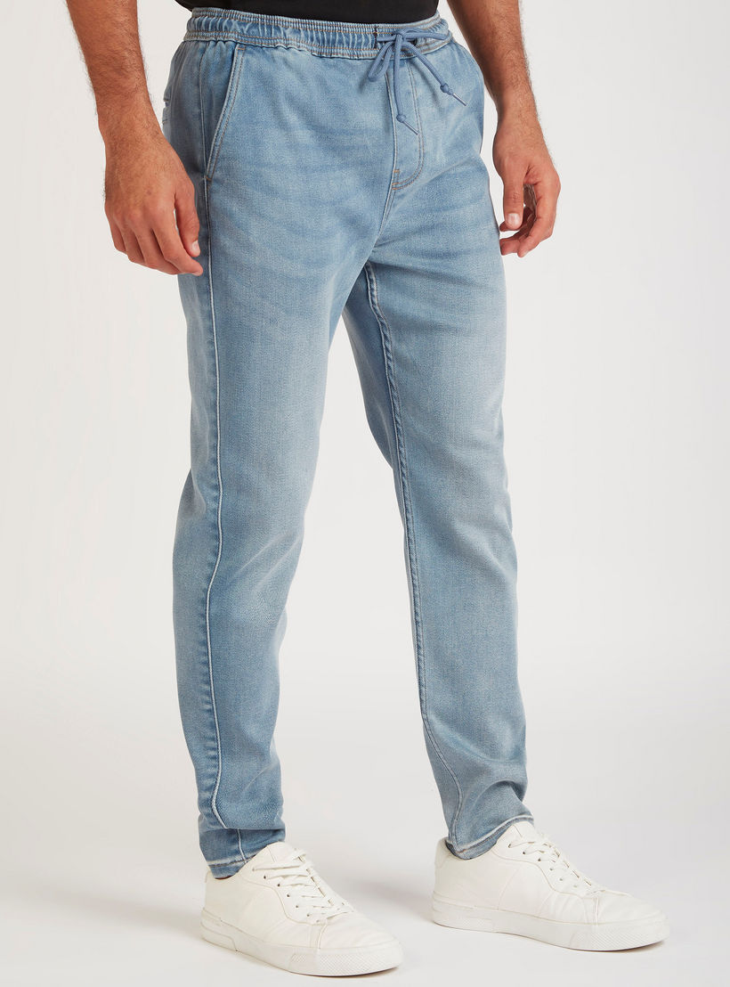 بنطلون جينز دنيم سادة برباط إغلاق وخصر متوسّط الارتفاع-men-clothing-bottoms-jeans-image-4