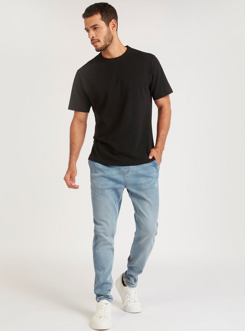 بنطلون جينز دنيم سادة برباط إغلاق وخصر متوسّط الارتفاع-men-clothing-bottoms-jeans-image-3