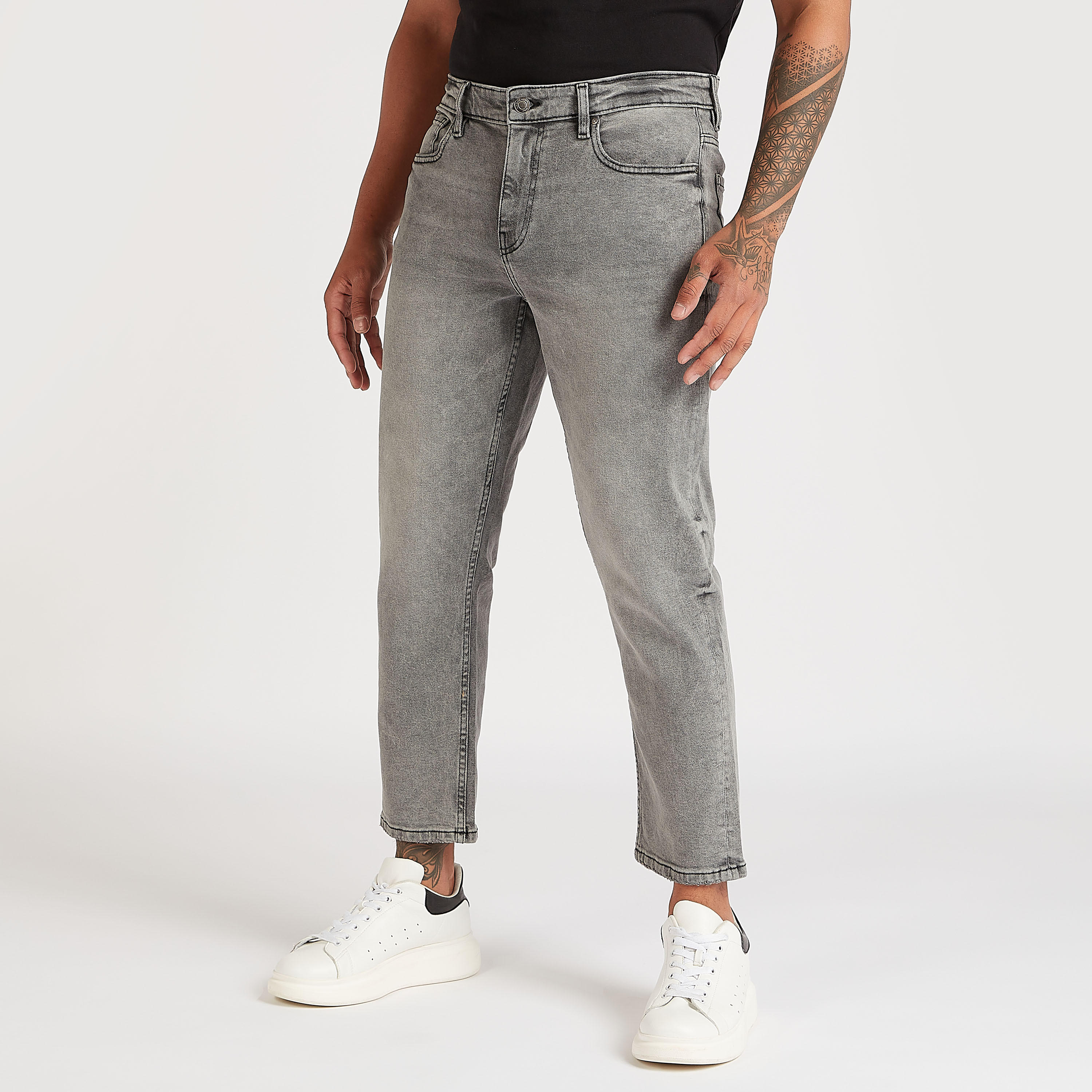 بنطلون جينز قصير مضلّع بزر إغلاق وجيوب-men-clothing-bottoms-jeans-image-5