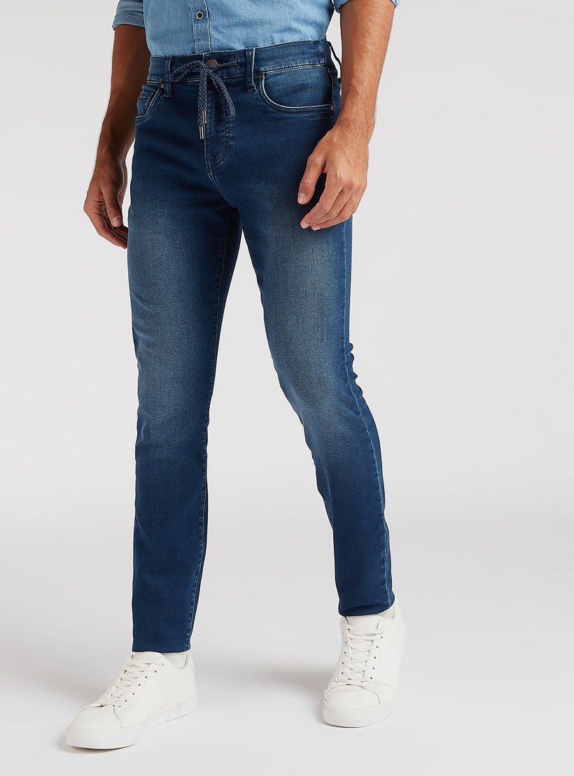 بنطلون جينز سادة برباط إغلاق وخصر متوسّط الارتفاع-men-clothing-bottoms-jeans-image-4