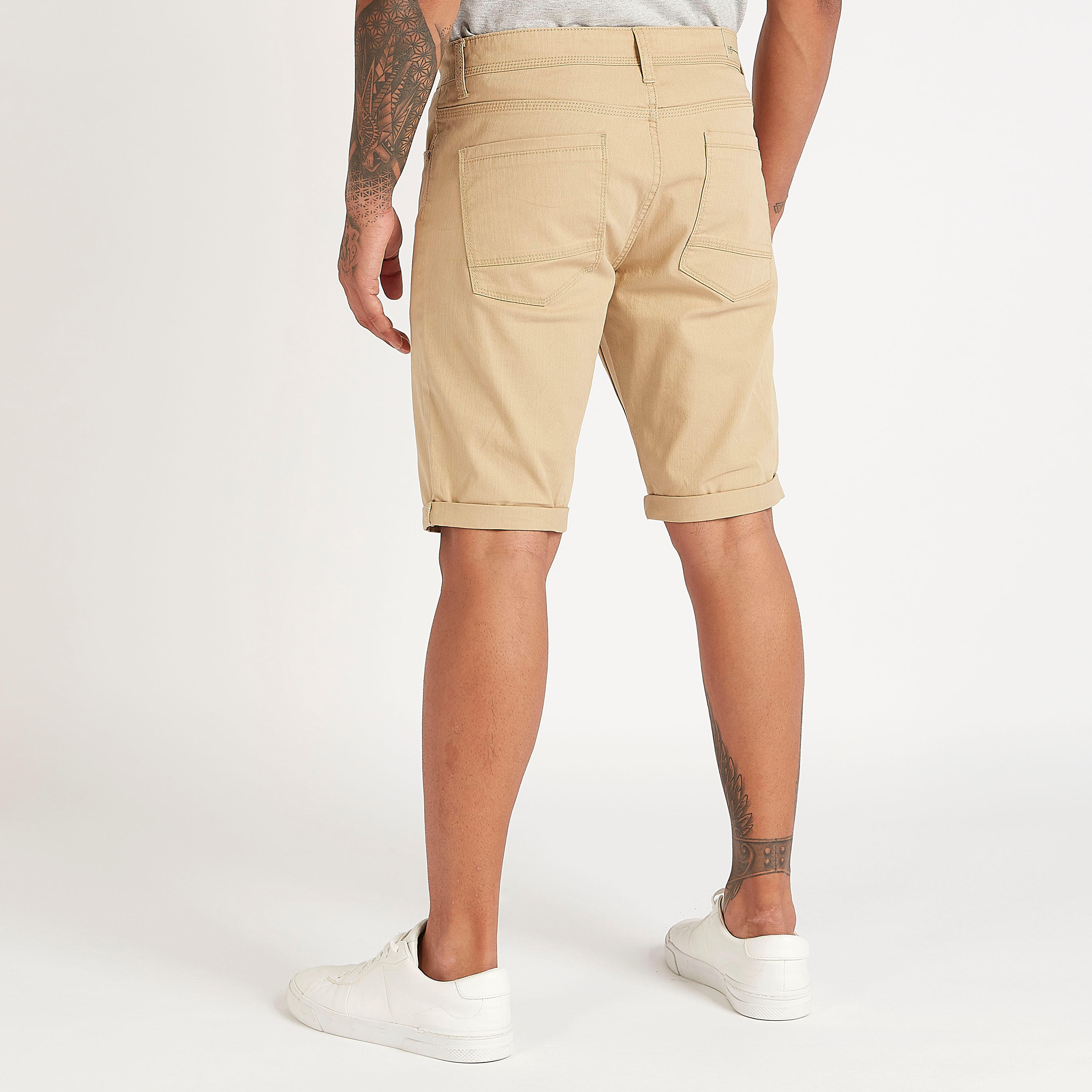 شورت دنيم بخصر متوسّط الارتفاع وزر إغلاق-men-clothing-bottoms-shorts-image-3