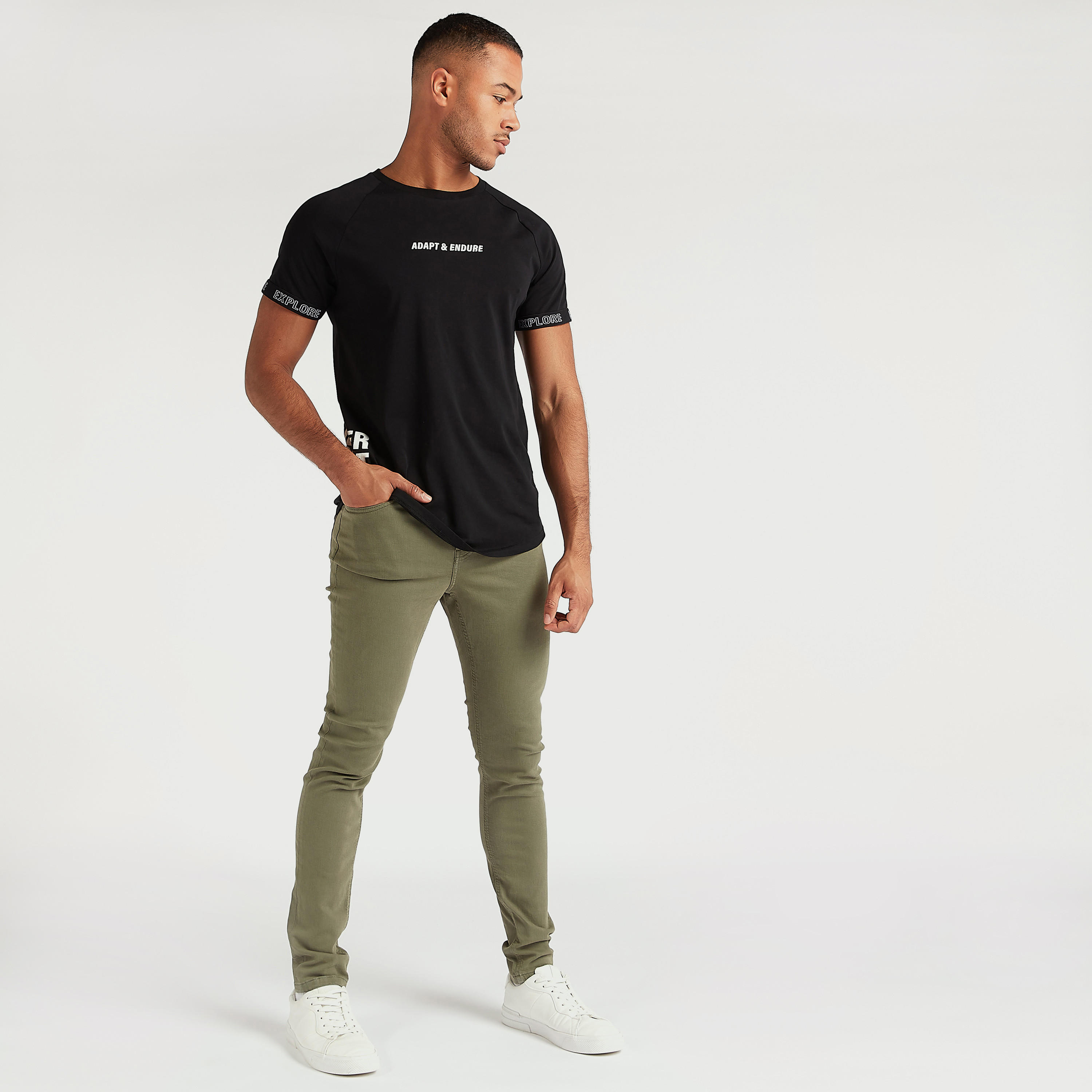 بنطلون جينز سادة سكيني فيت بخصر متوسّط الارتفاع وزر إغلاق-men-clothing-bottoms-jeans-image-2