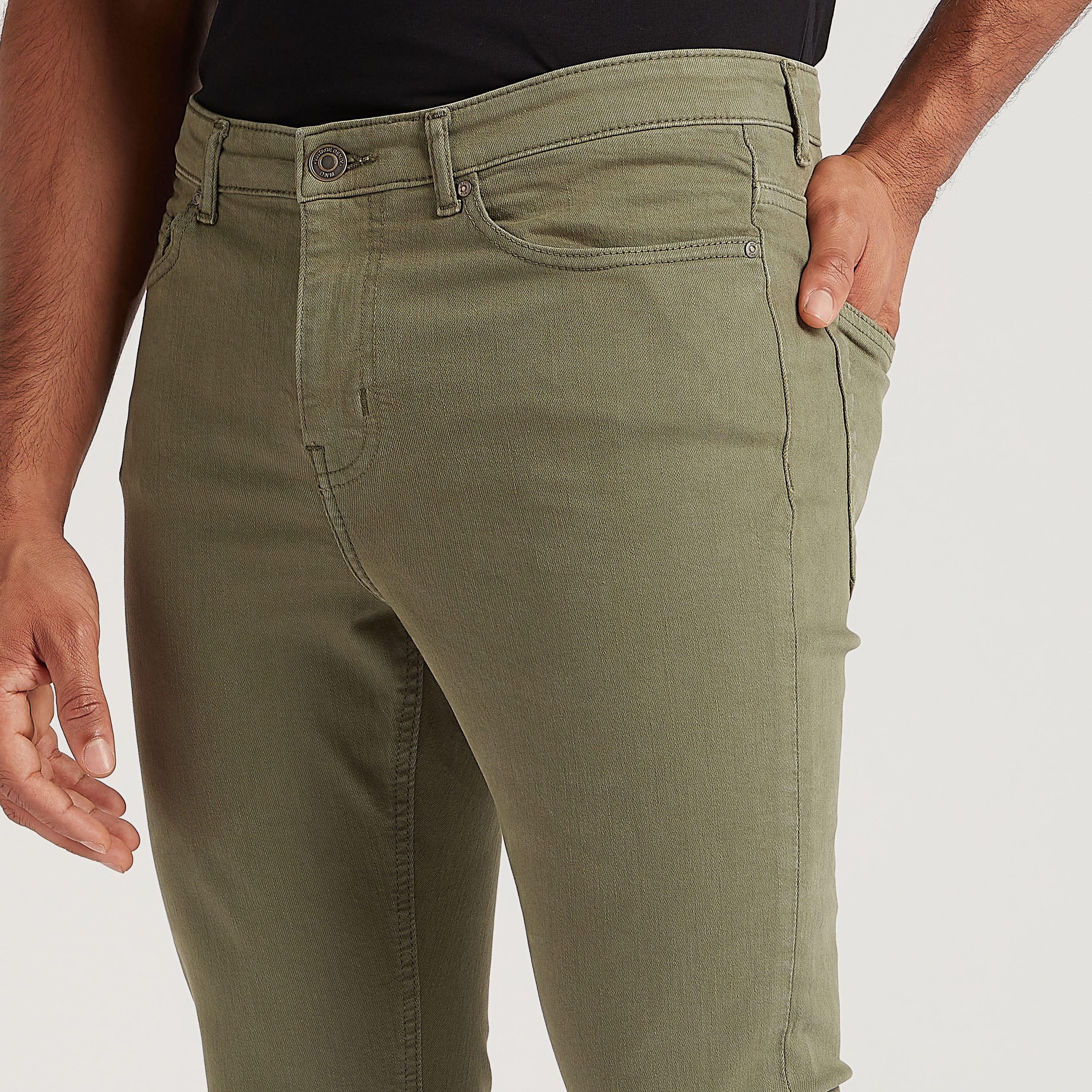 بنطلون جينز سادة سكيني فيت بخصر متوسّط الارتفاع وزر إغلاق-men-clothing-bottoms-jeans-image-3
