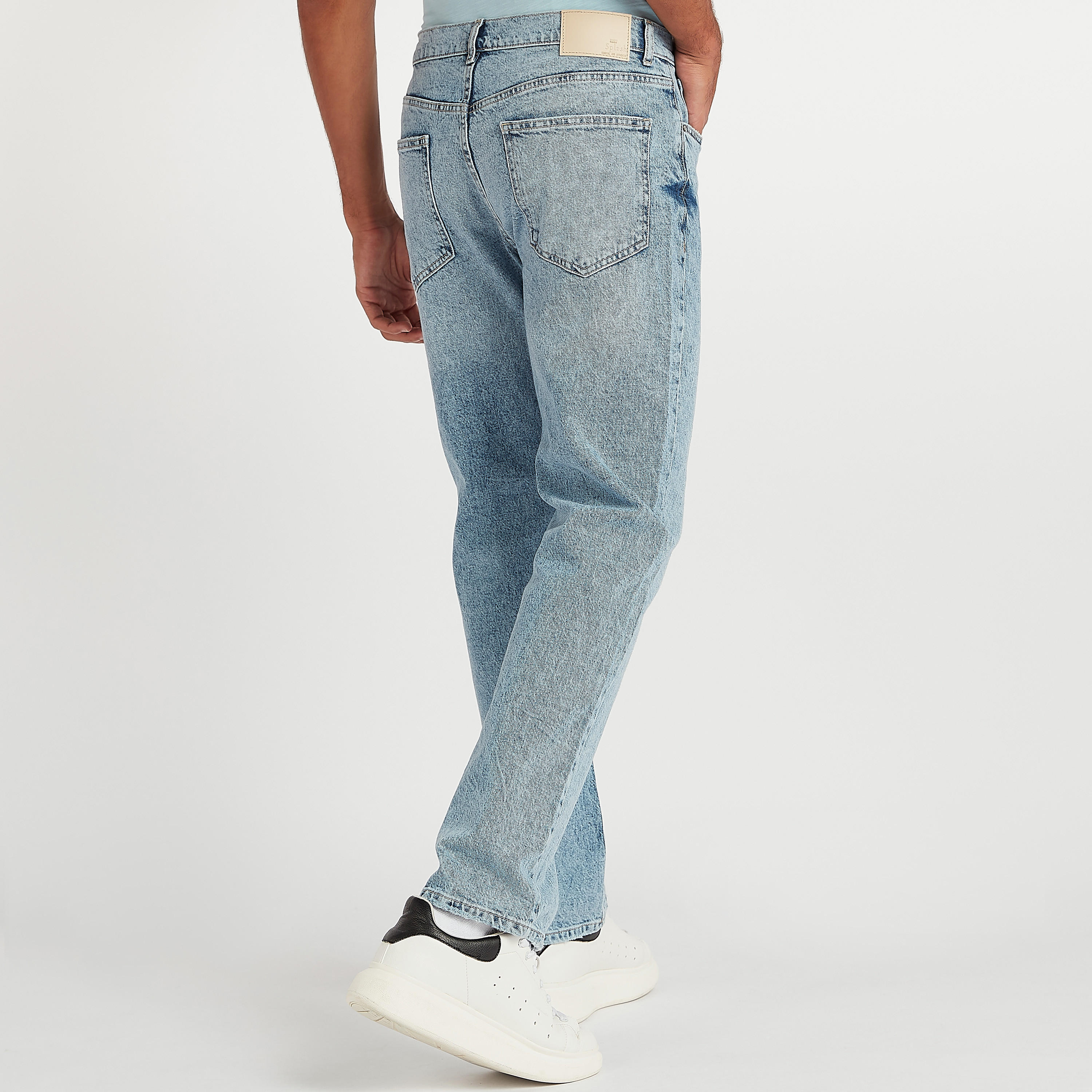 بنطلون جينز دنيم بقصّة مستقيمة وخصر متوسّط الارتفاع وجيوب-men-clothing-bottoms-jeans-image-4