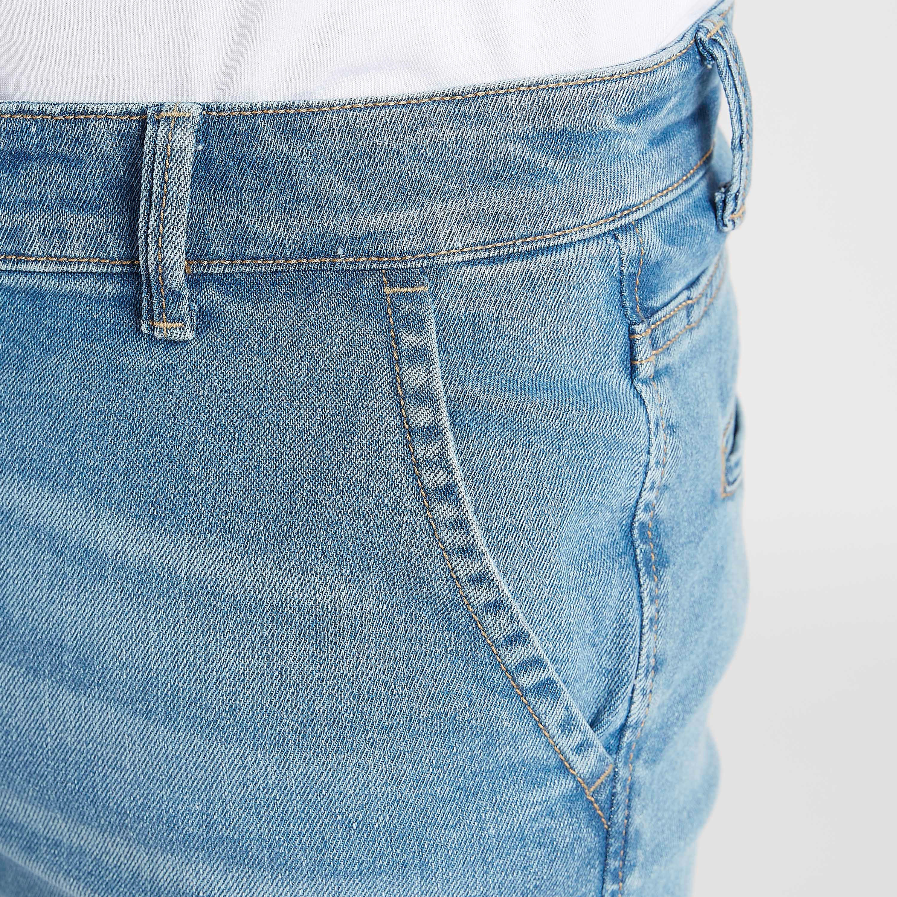 شورت دنيم سادة بخصر متوسّط الارتفاع وجيوب-men-clothing-bottoms-shorts-image-2