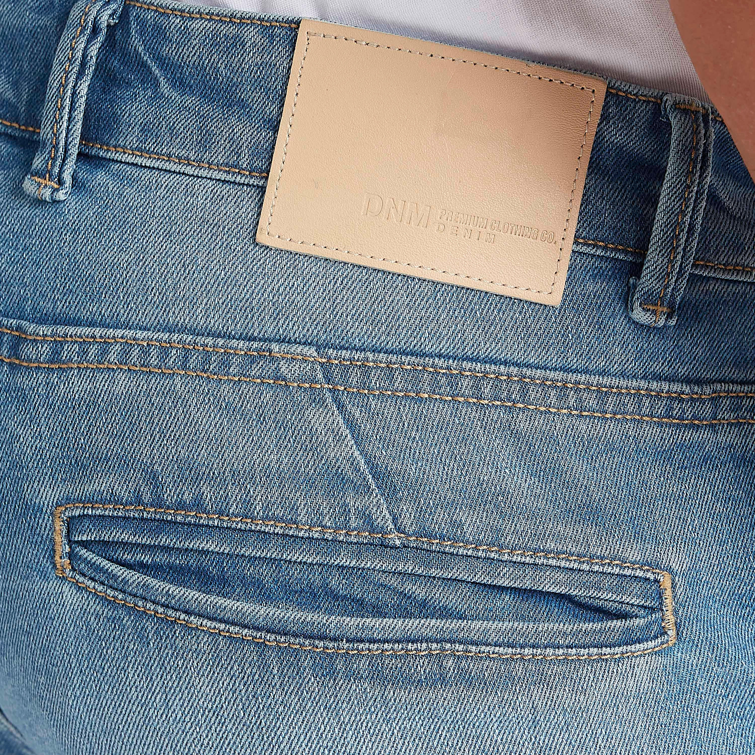 شورت دنيم سادة بخصر متوسّط الارتفاع وجيوب-men-clothing-bottoms-shorts-image-1