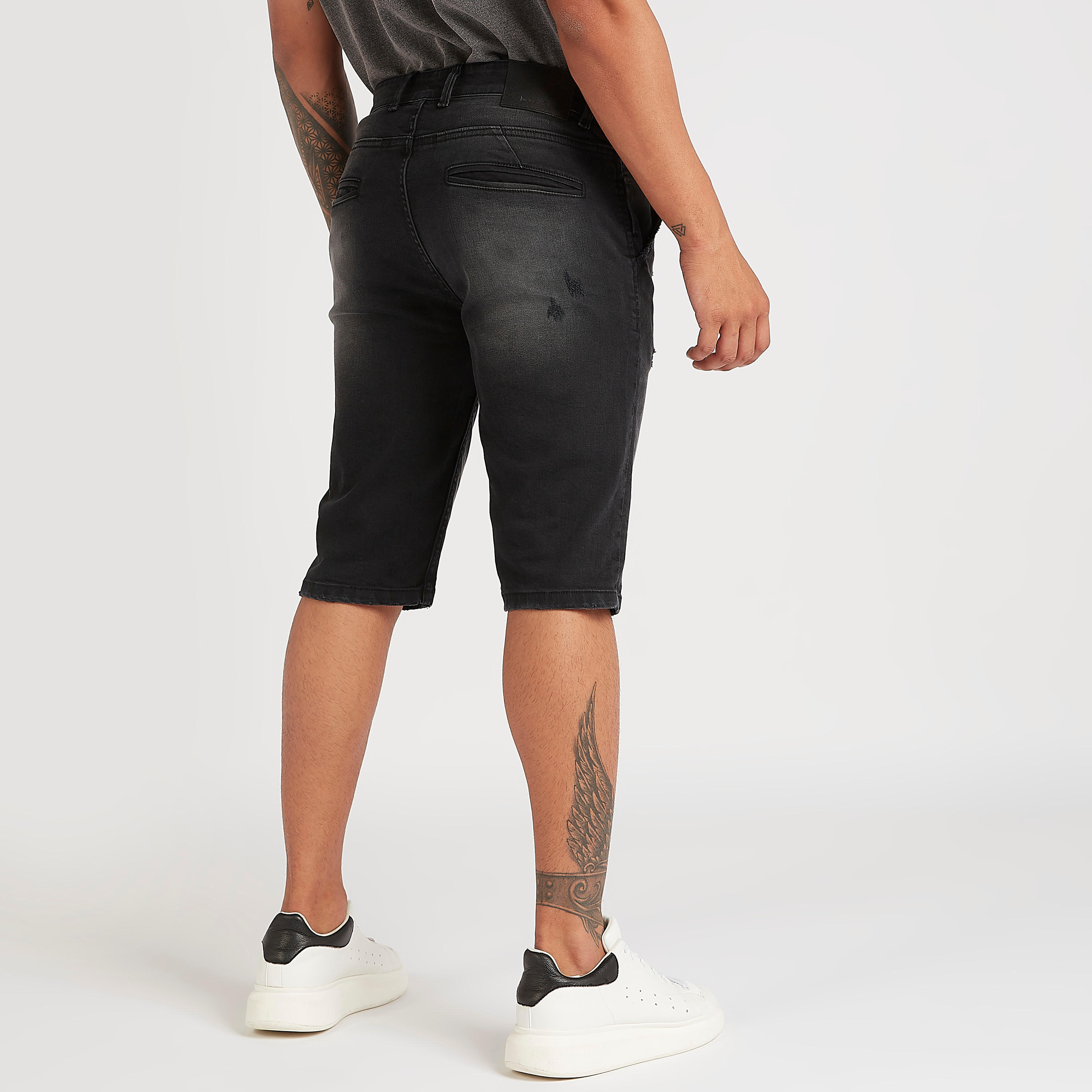 شورت سادة مضلّع بخصر متوسّط الارتفاع وزر إغلاق-men-clothing-bottoms-shorts-image-3