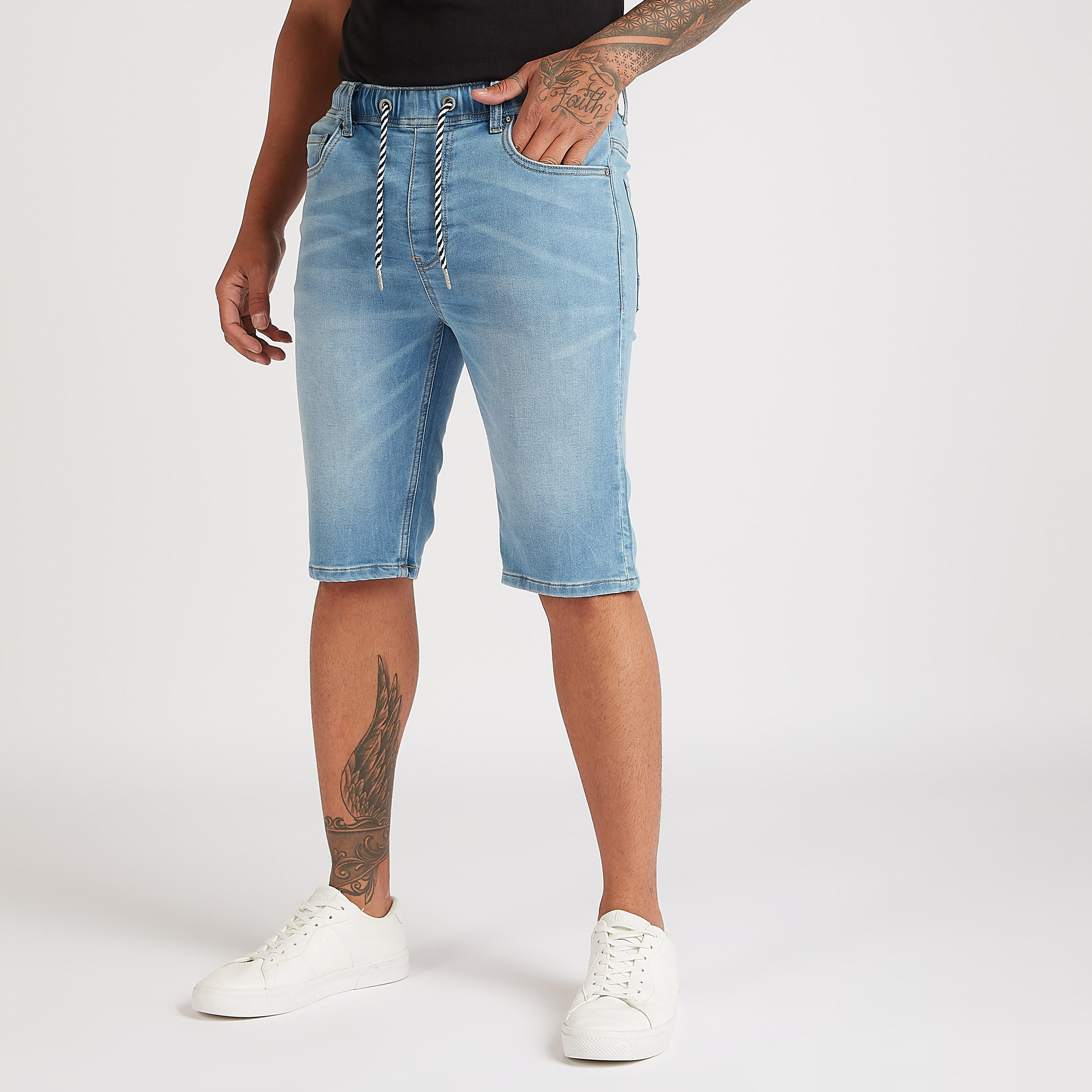 شورت سادة دينم برباط إغلاق وجيوب-men-clothing-bottoms-shorts-image-5