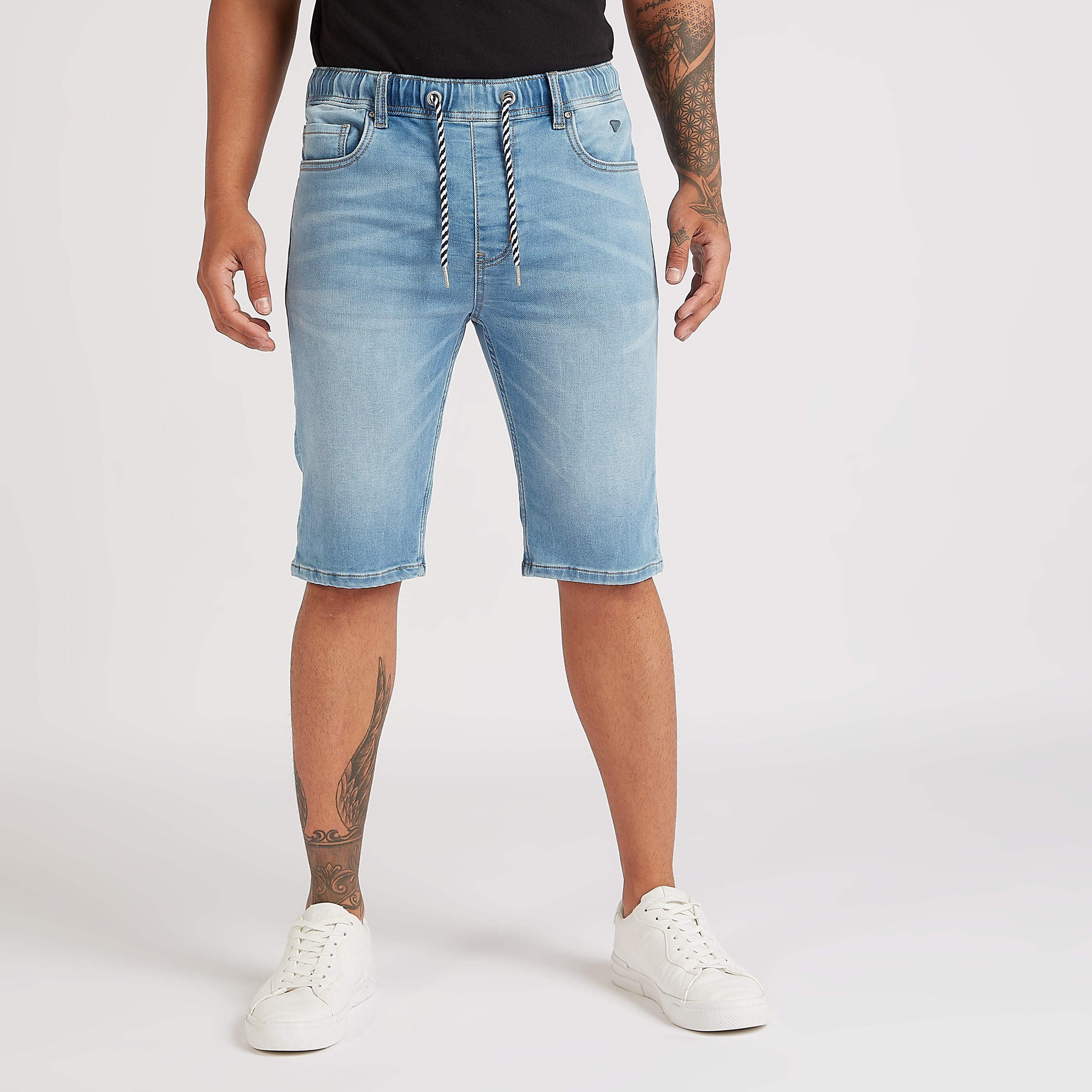 شورت سادة دينم برباط إغلاق وجيوب-men-clothing-bottoms-shorts-image-1