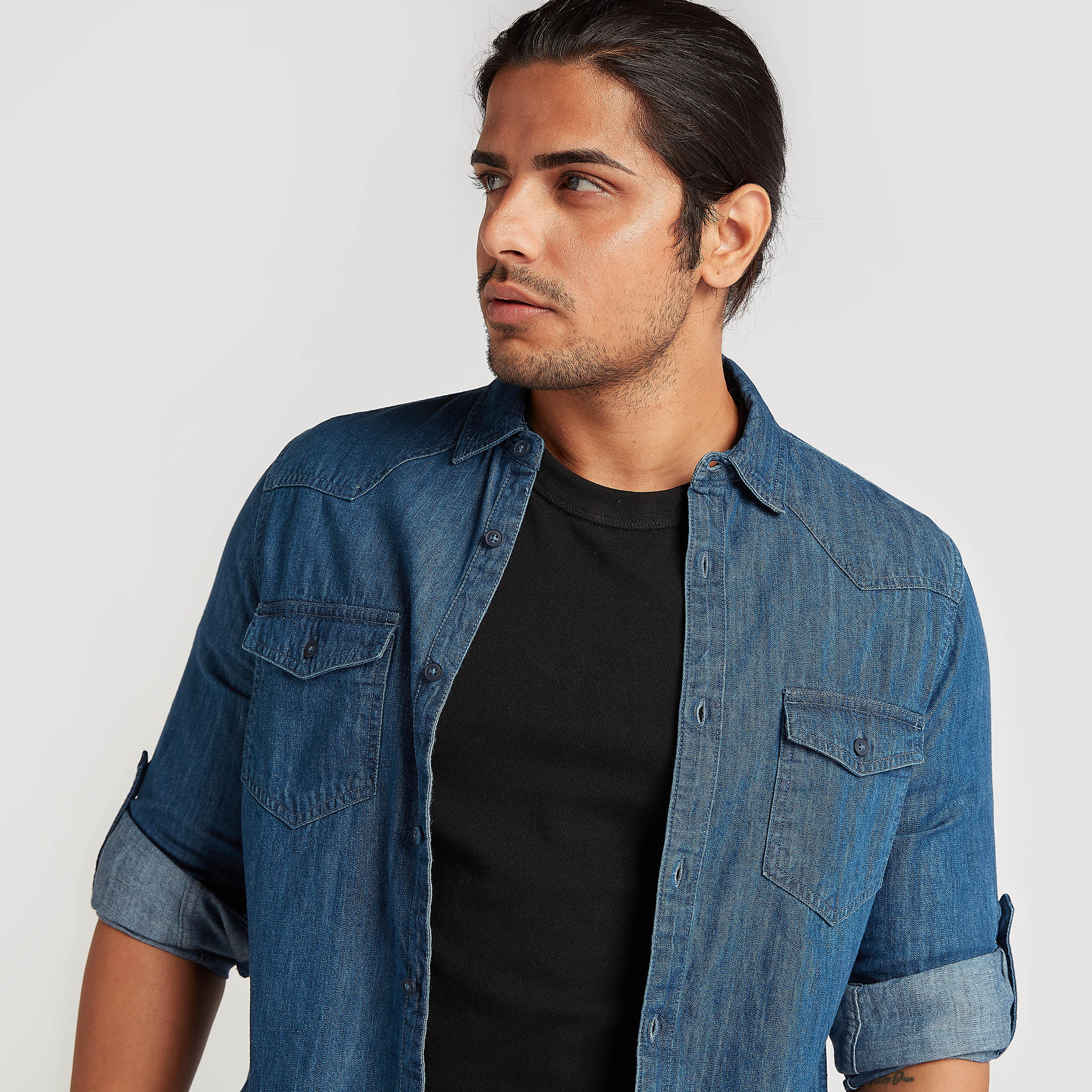 قميص دنيم بارز الملمس بأكمام قصيرة وجيب على الصدر-men-clothing-shirts-image-6