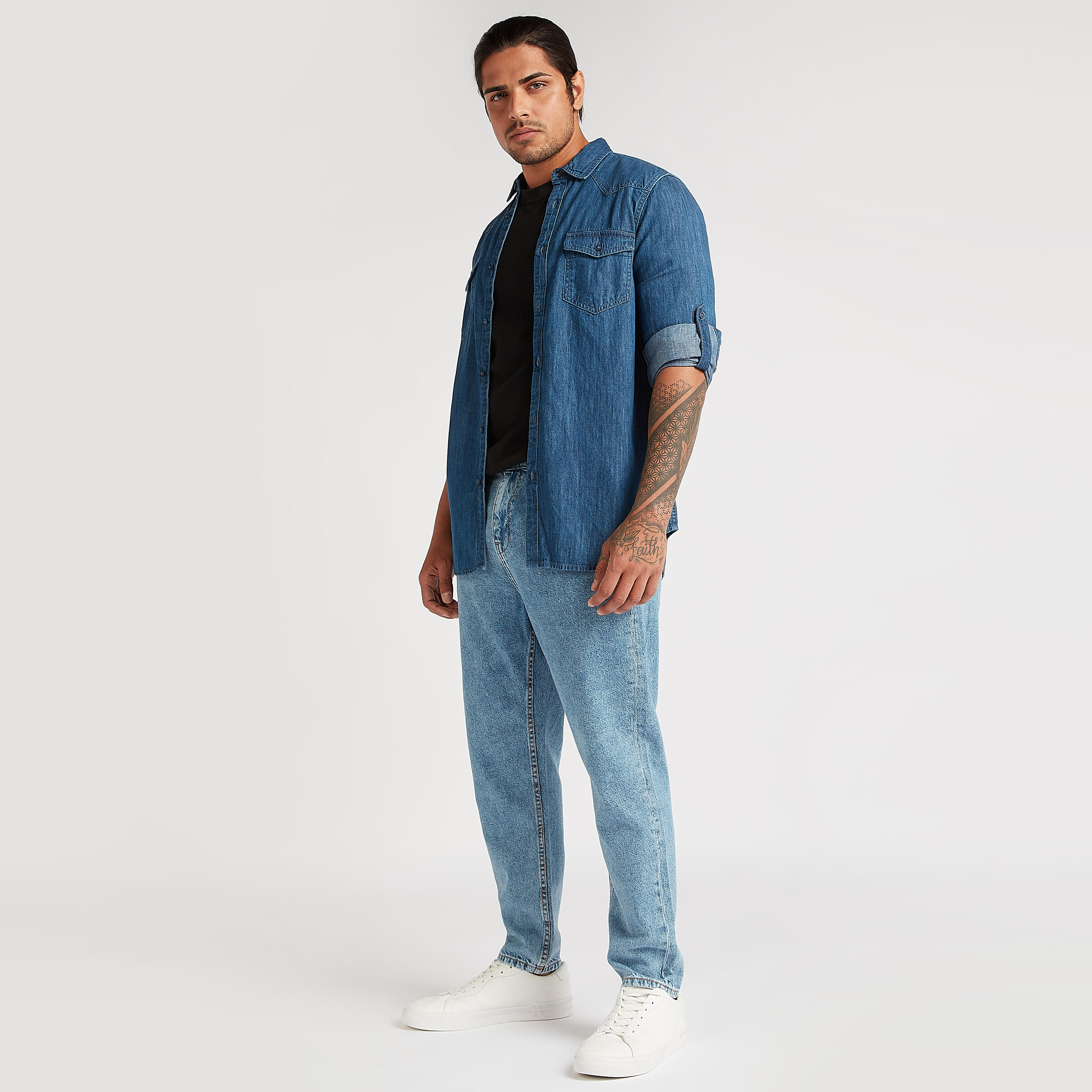 قميص دنيم بارز الملمس بأكمام قصيرة وجيب على الصدر-men-clothing-shirts-image-7