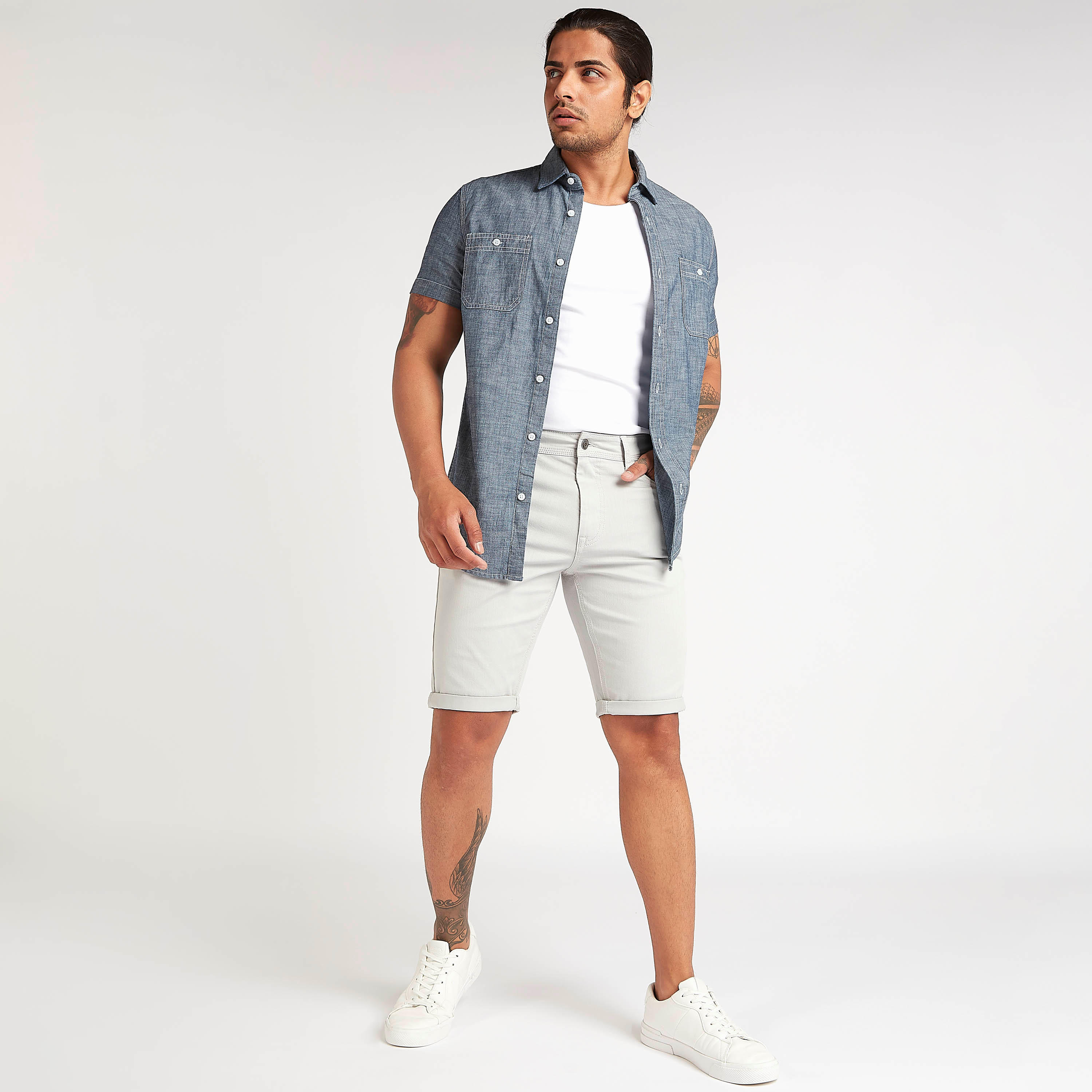 قميص دنيم بارز الملمس وأكمام قصيرة ورقعة جيوب-men-clothing-shirts-image-2