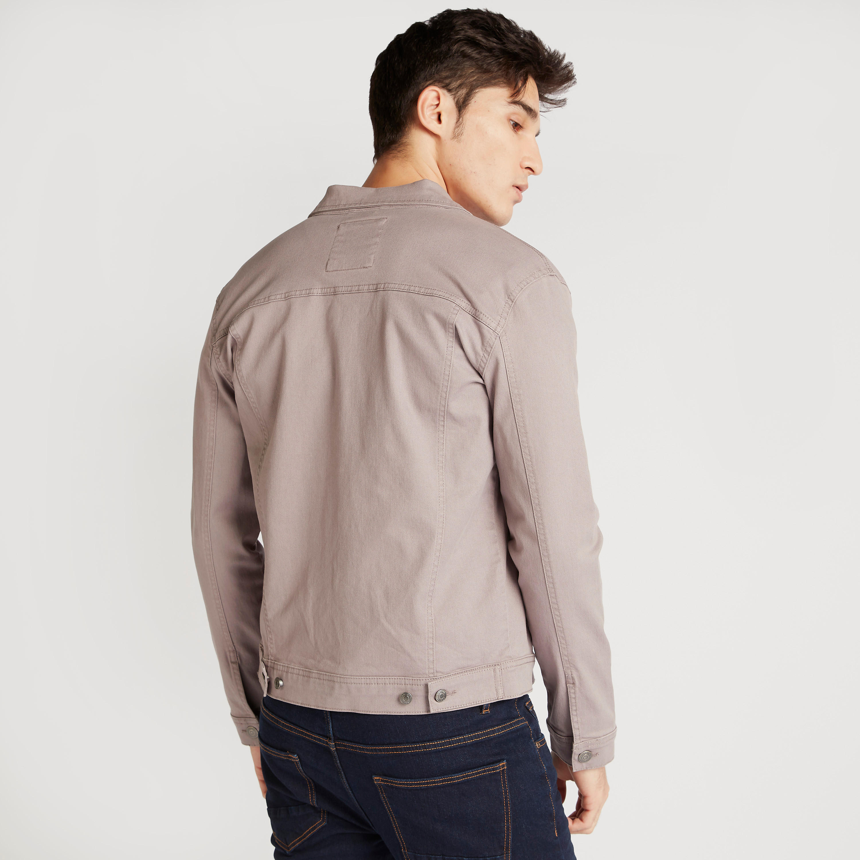 جاكيت دنيم سادة بأكمام طويلة وجيوب رقعة-men-clothing-jacketsandblazers-jackets-image-7