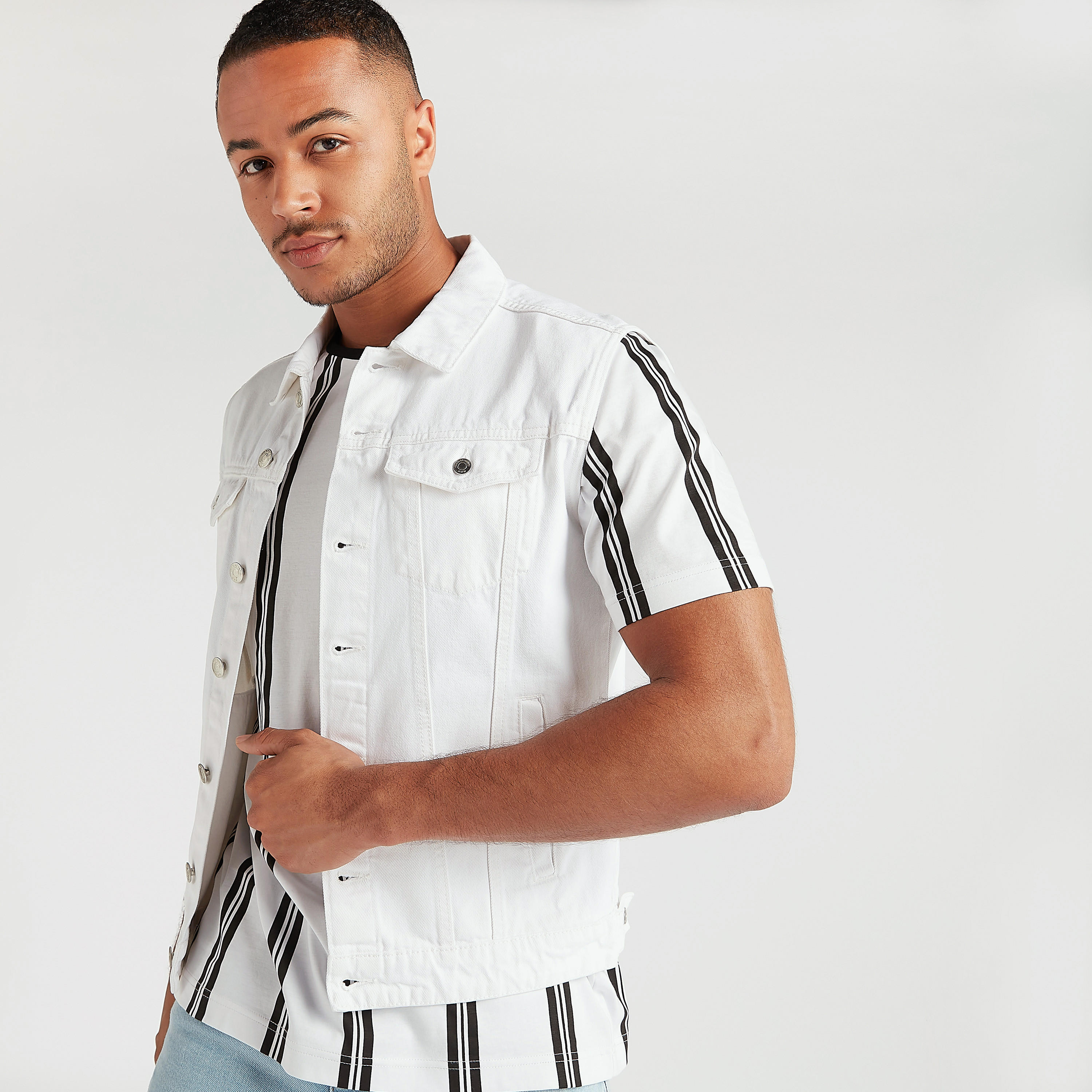 جاكيت دنيم دون أكمام بزر إغلاق-men-clothing-jacketsandblazers-jackets-image-4