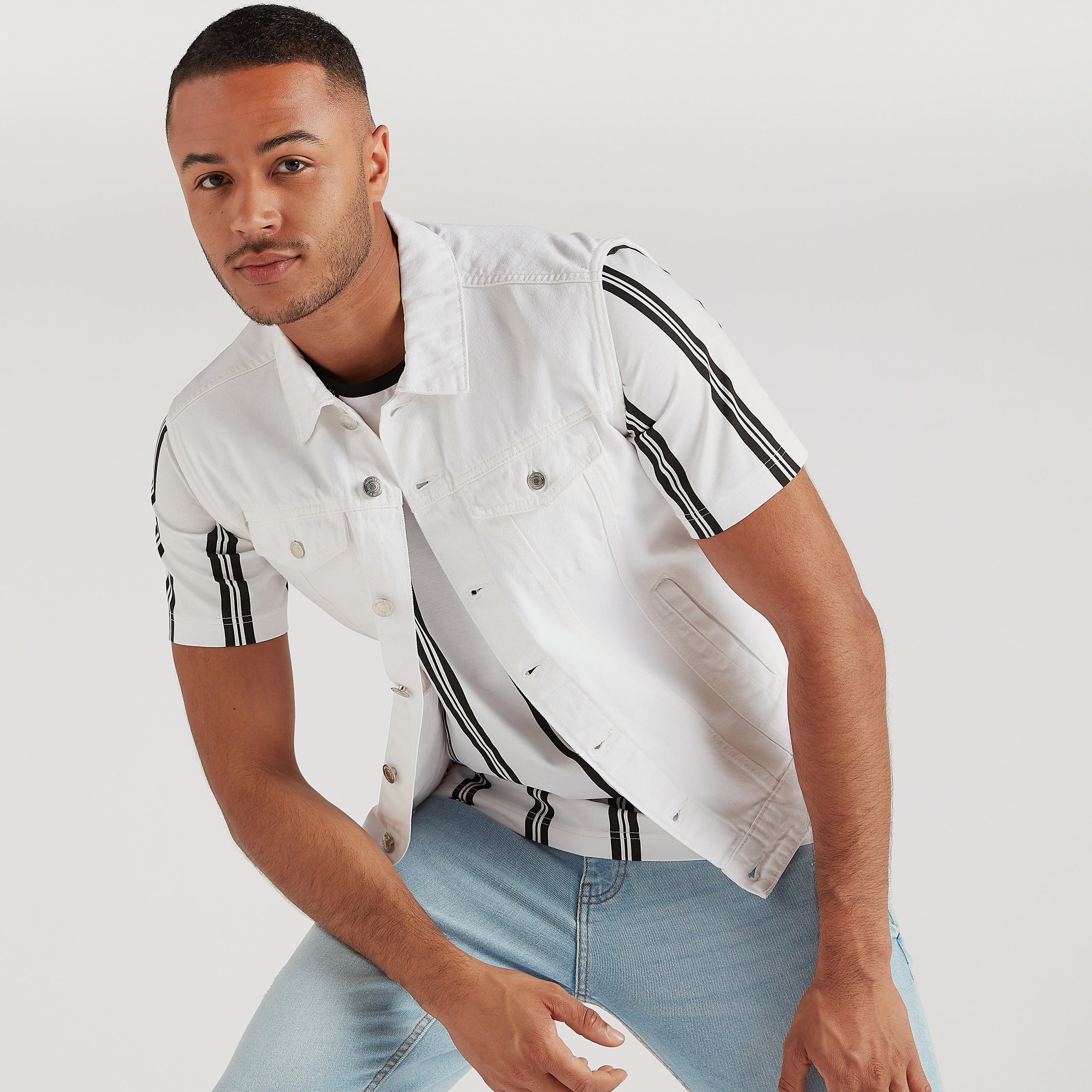 جاكيت دنيم دون أكمام بزر إغلاق-men-clothing-jacketsandblazers-jackets-image-2