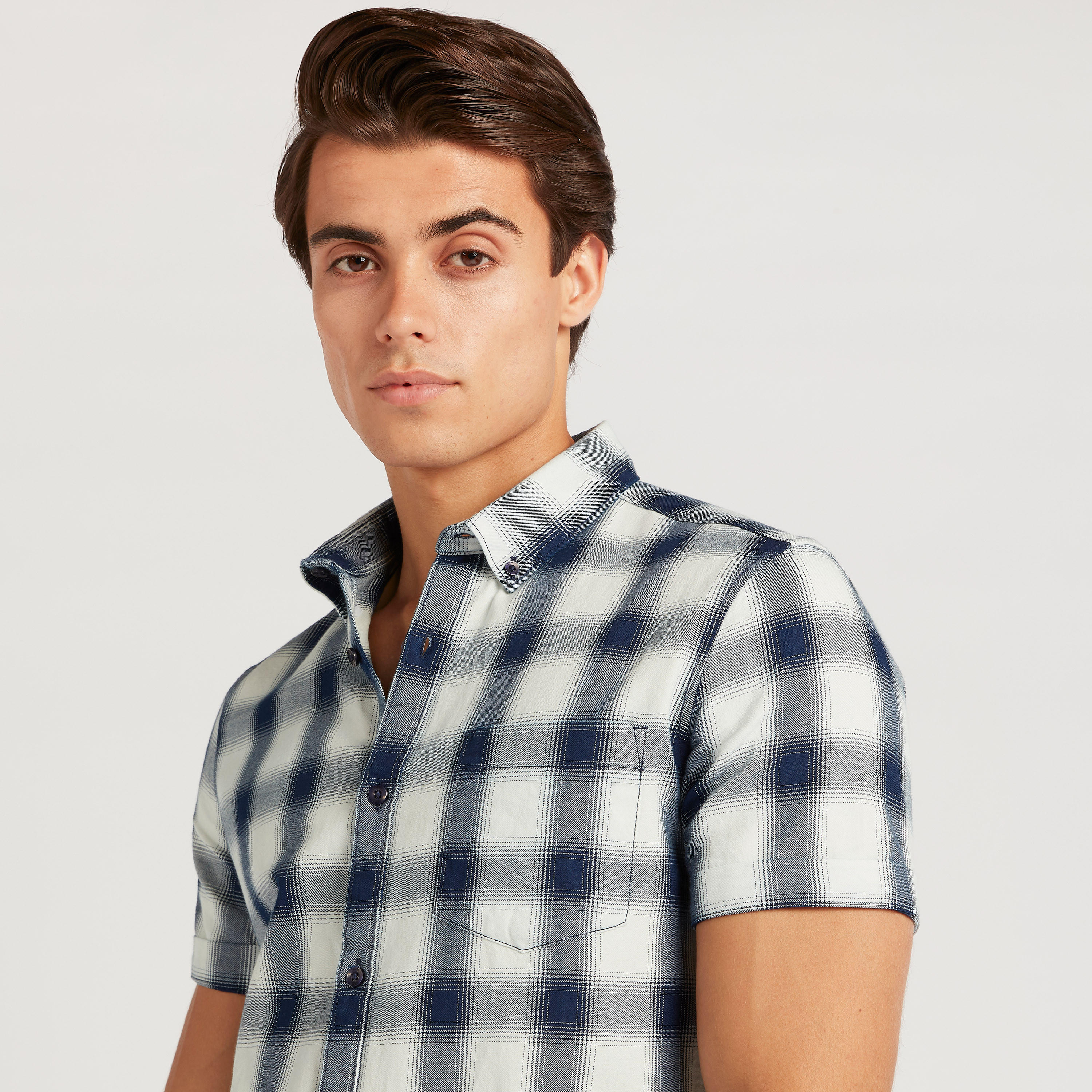 قميص كاروهات بأكمام قصيرة وجيب على الصّدر-men-clothing-shirts-image-3