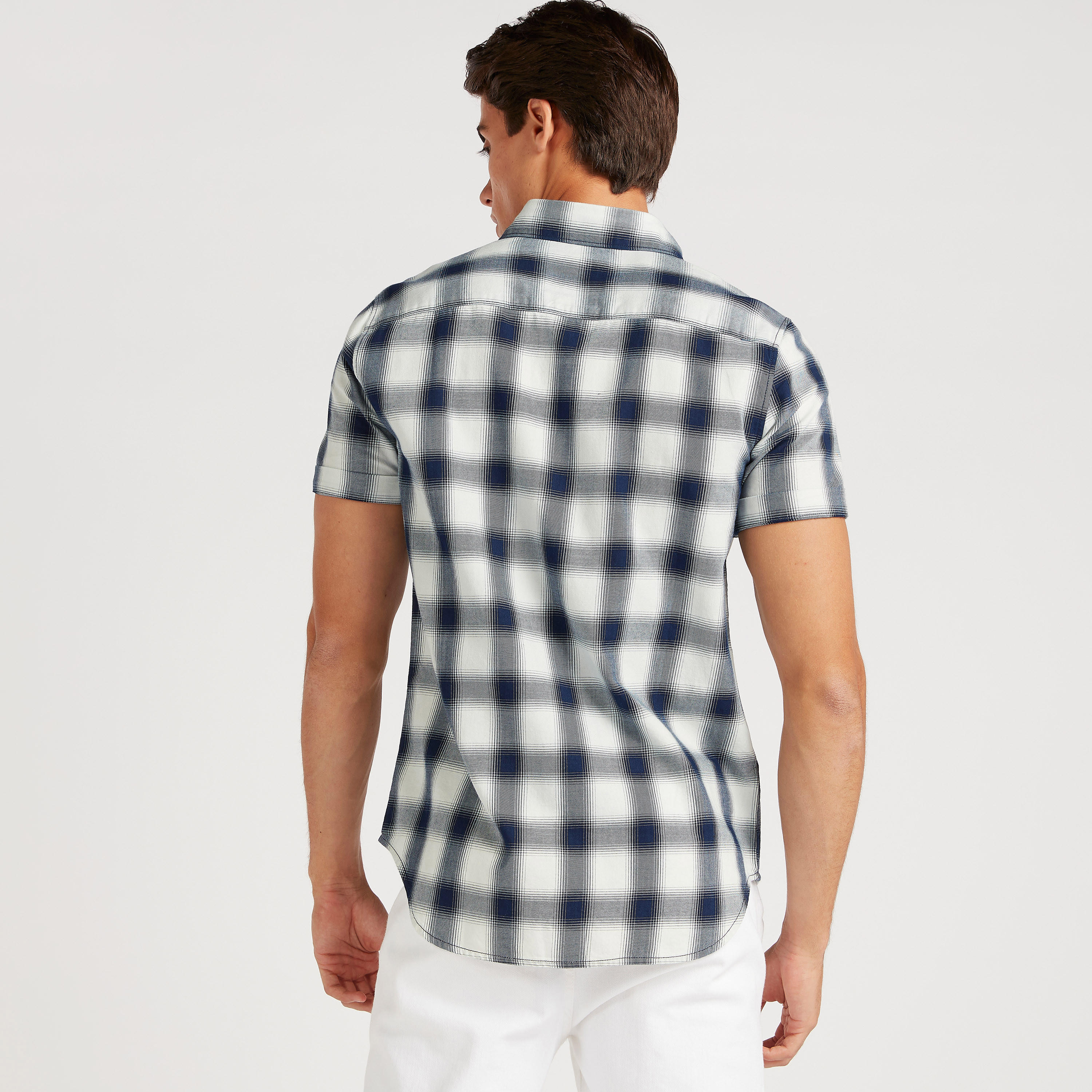 قميص كاروهات بأكمام قصيرة وجيب على الصّدر-men-clothing-shirts-image-4