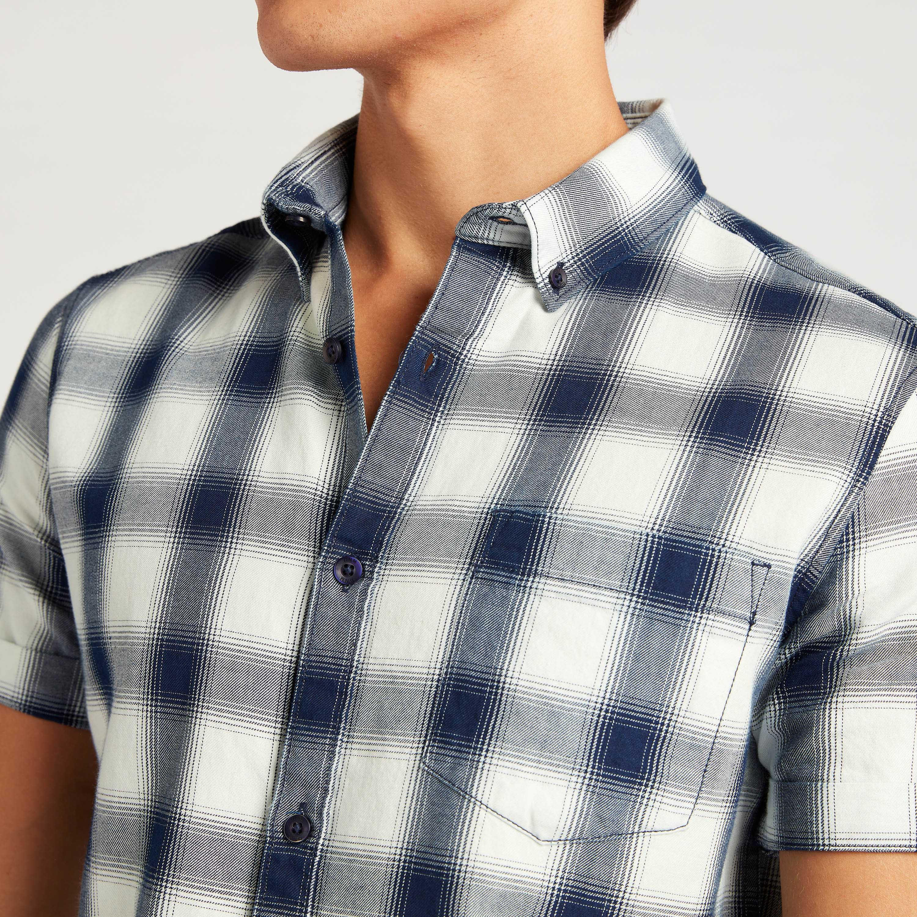 قميص كاروهات بأكمام قصيرة وجيب على الصّدر-men-clothing-shirts-image-5