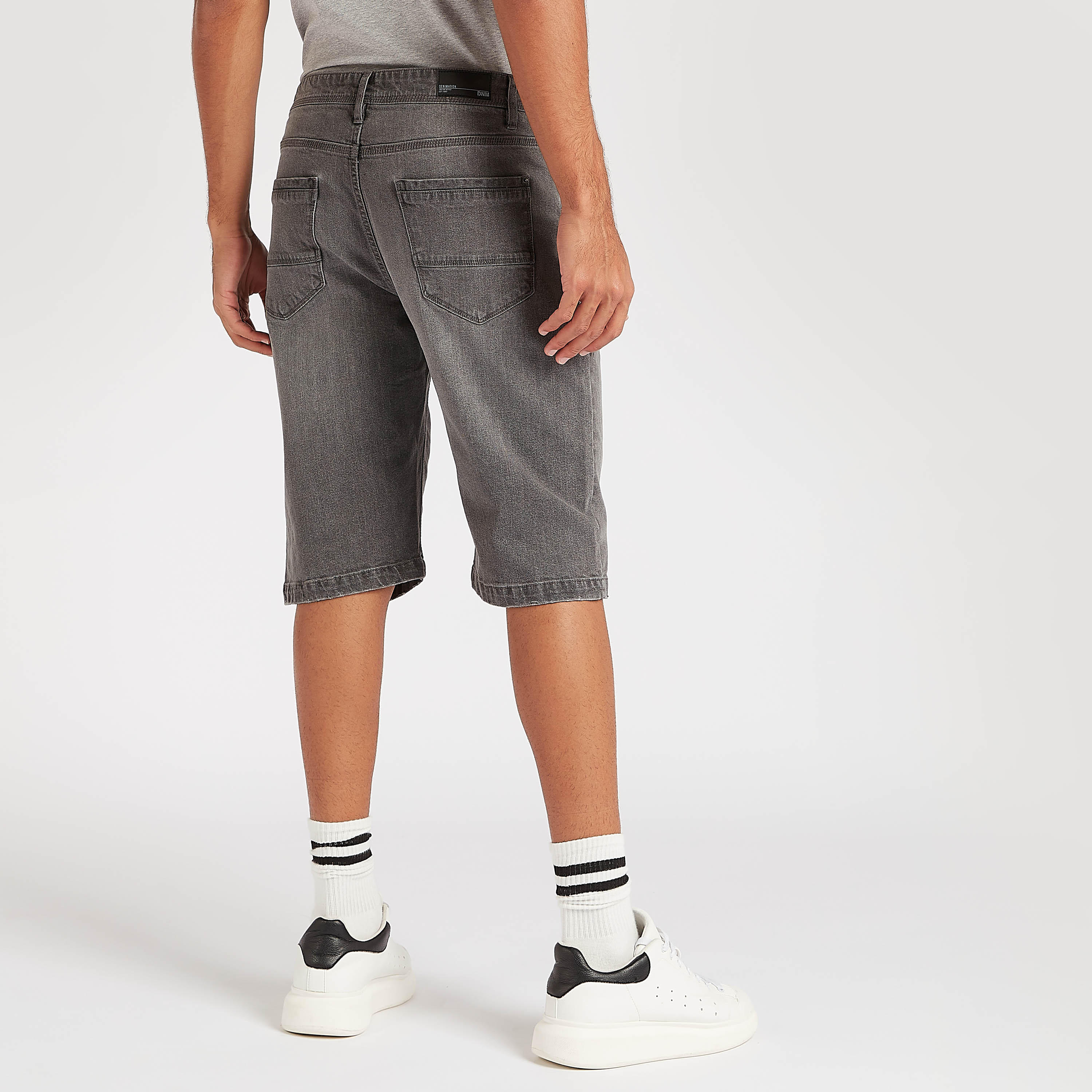 شورت دنيم بجيوب وخصر منخفض-men-clothing-bottoms-shorts-image-2