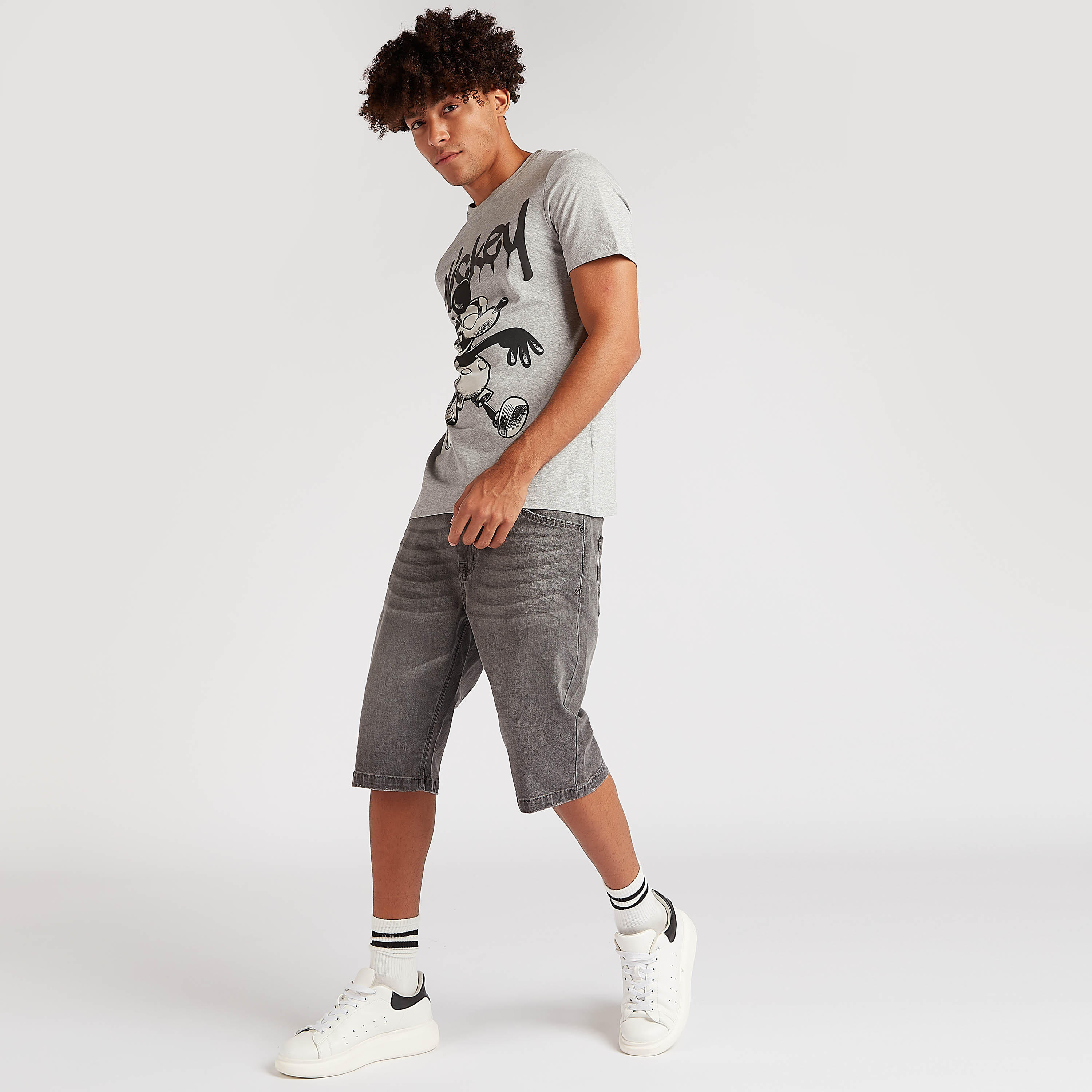 شورت دنيم بجيوب وخصر منخفض-men-clothing-bottoms-shorts-image-1