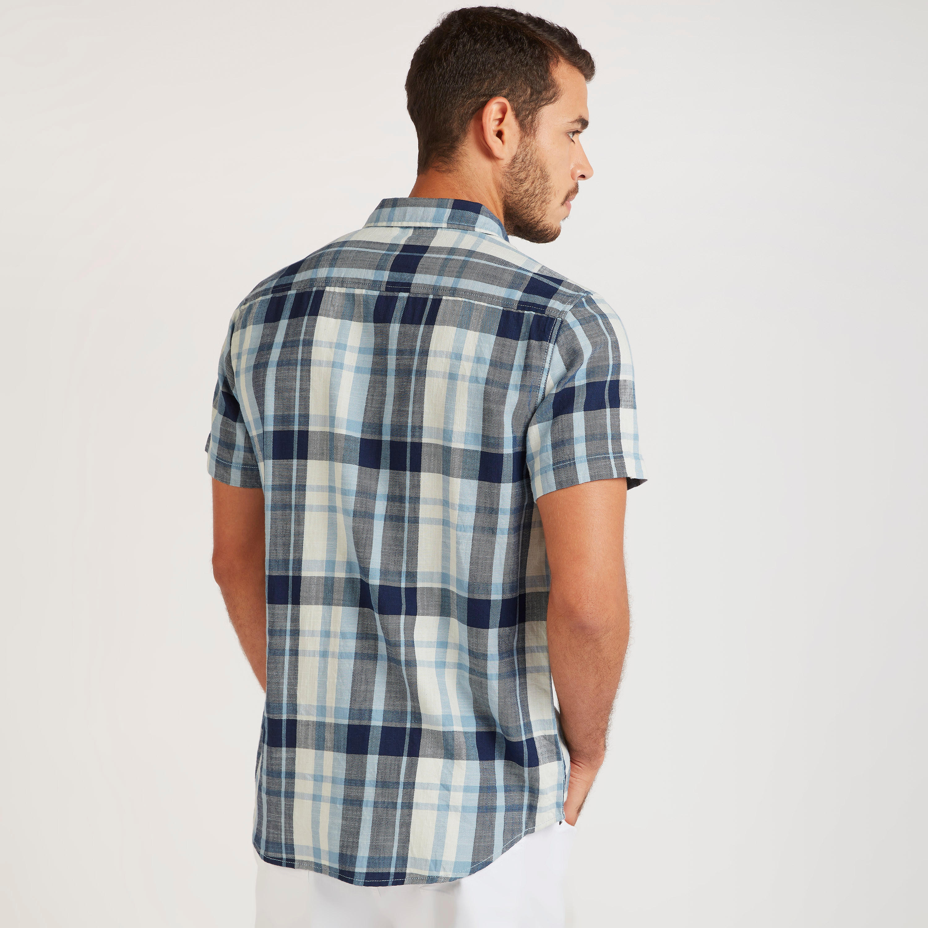 قميص كاروهات بجيوب على الصدر وأكمام قصيرة-men-clothing-shirts-image-4