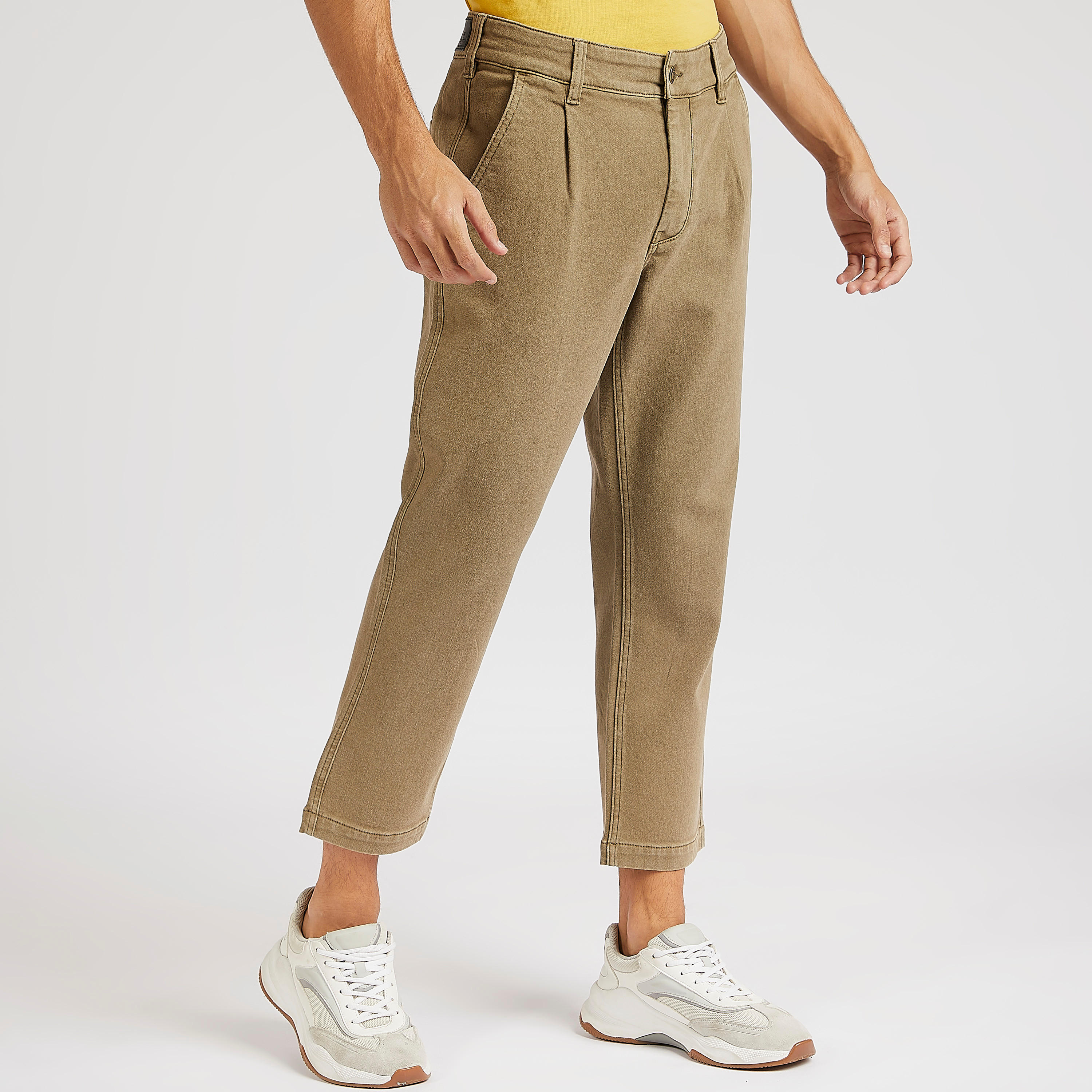 بنطلون جينز سادة بقصّة سليم وخصر مرتفع-men-clothing-bottoms-jeans-image-4
