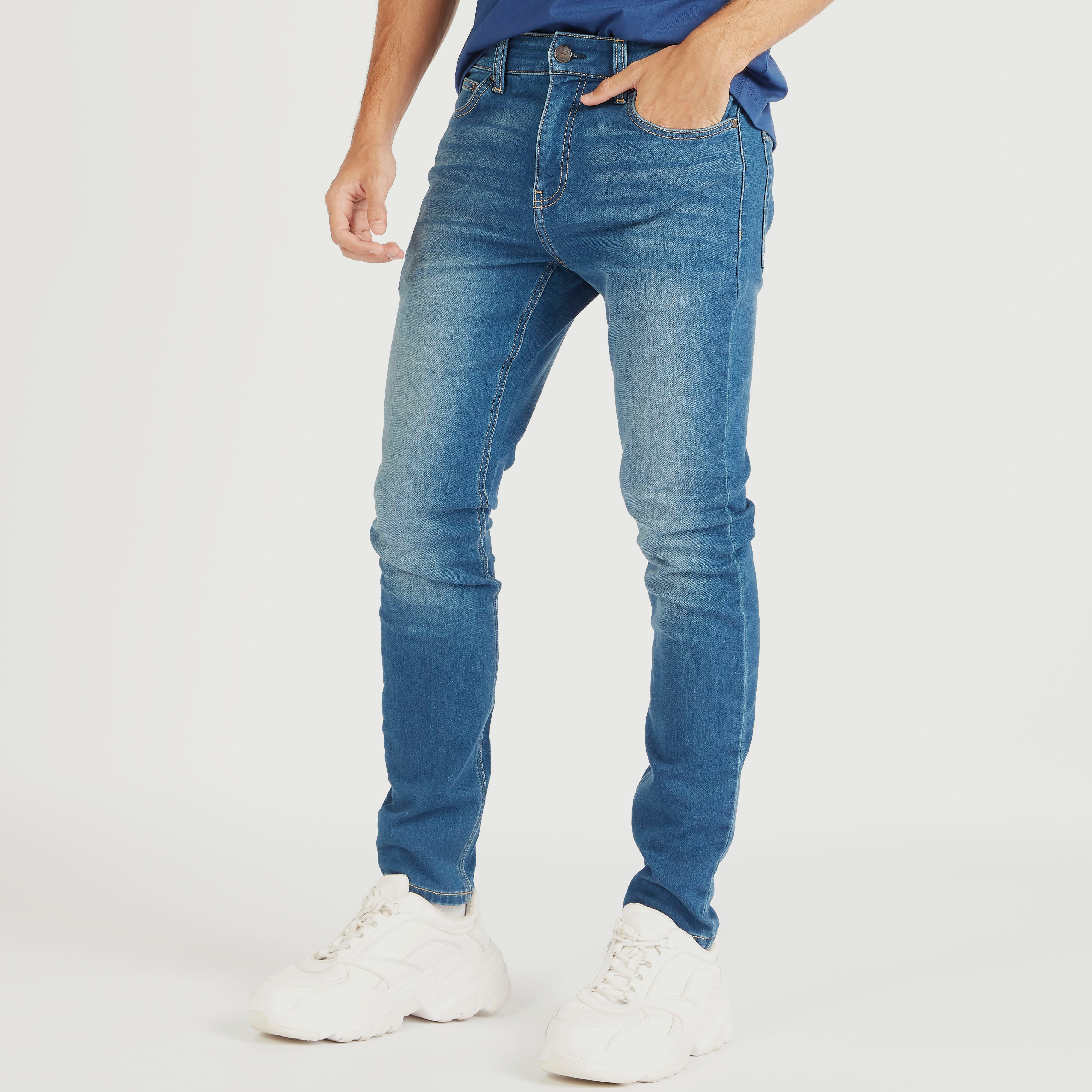 بنطلون جينز بقصّة سليم وخصر متوسط الارتفاع وزر إغلاق-men-clothing-bottoms-jeans-image-1