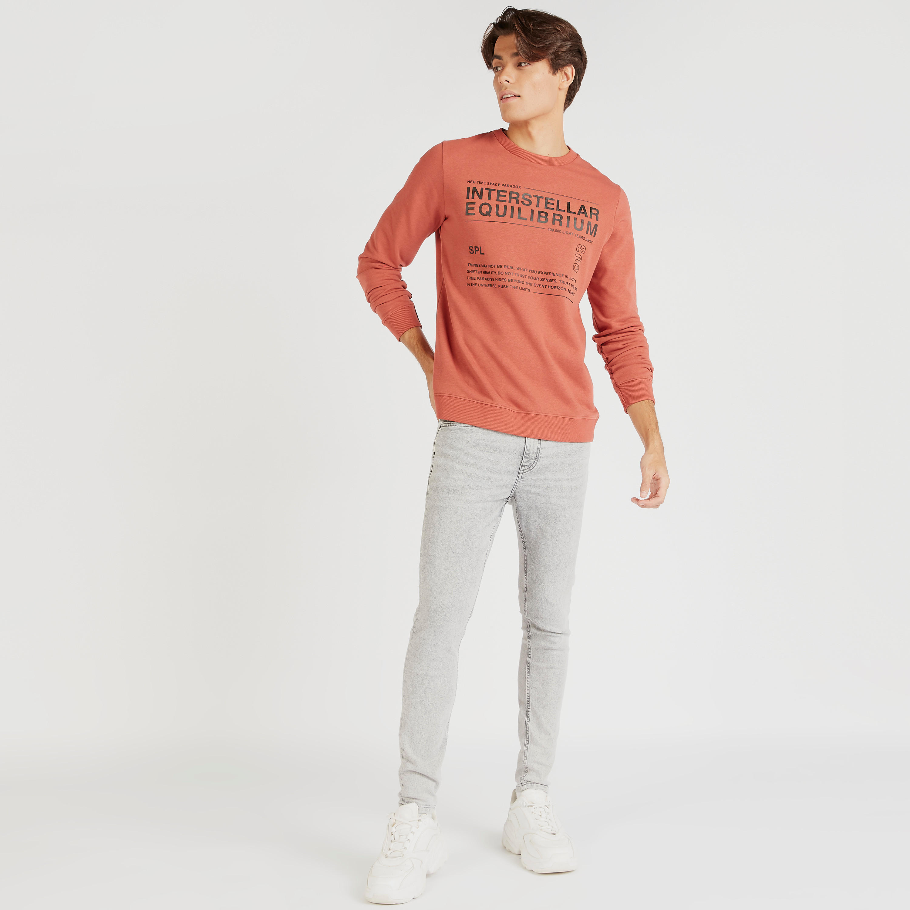 بنطلون جينز بقصّة سكيني وخصر مرتفع وجيوب-men-clothing-bottoms-jeans-image-2